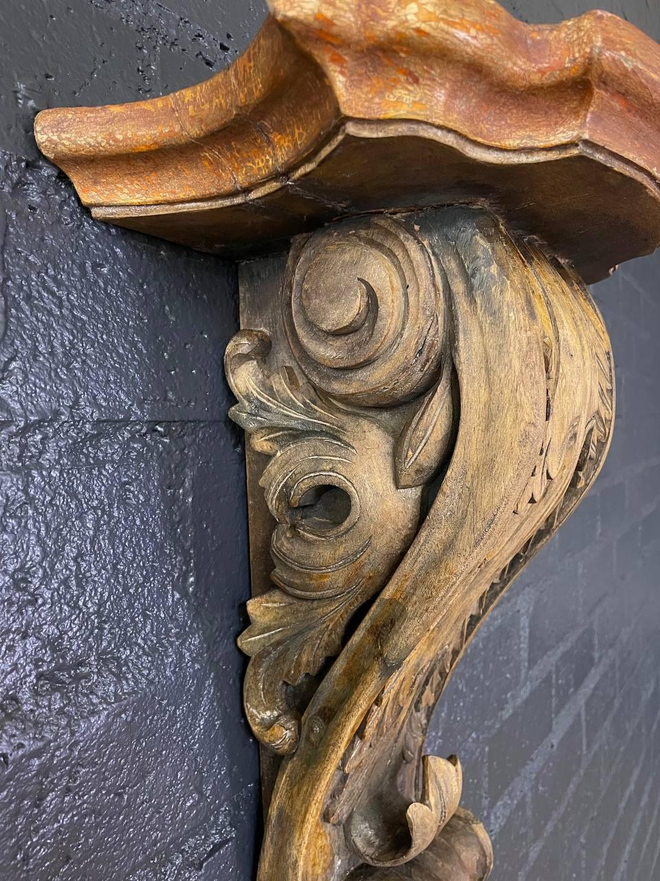 Paire de supports muraux classiques italiens en bois peint et sculpté en vente 3