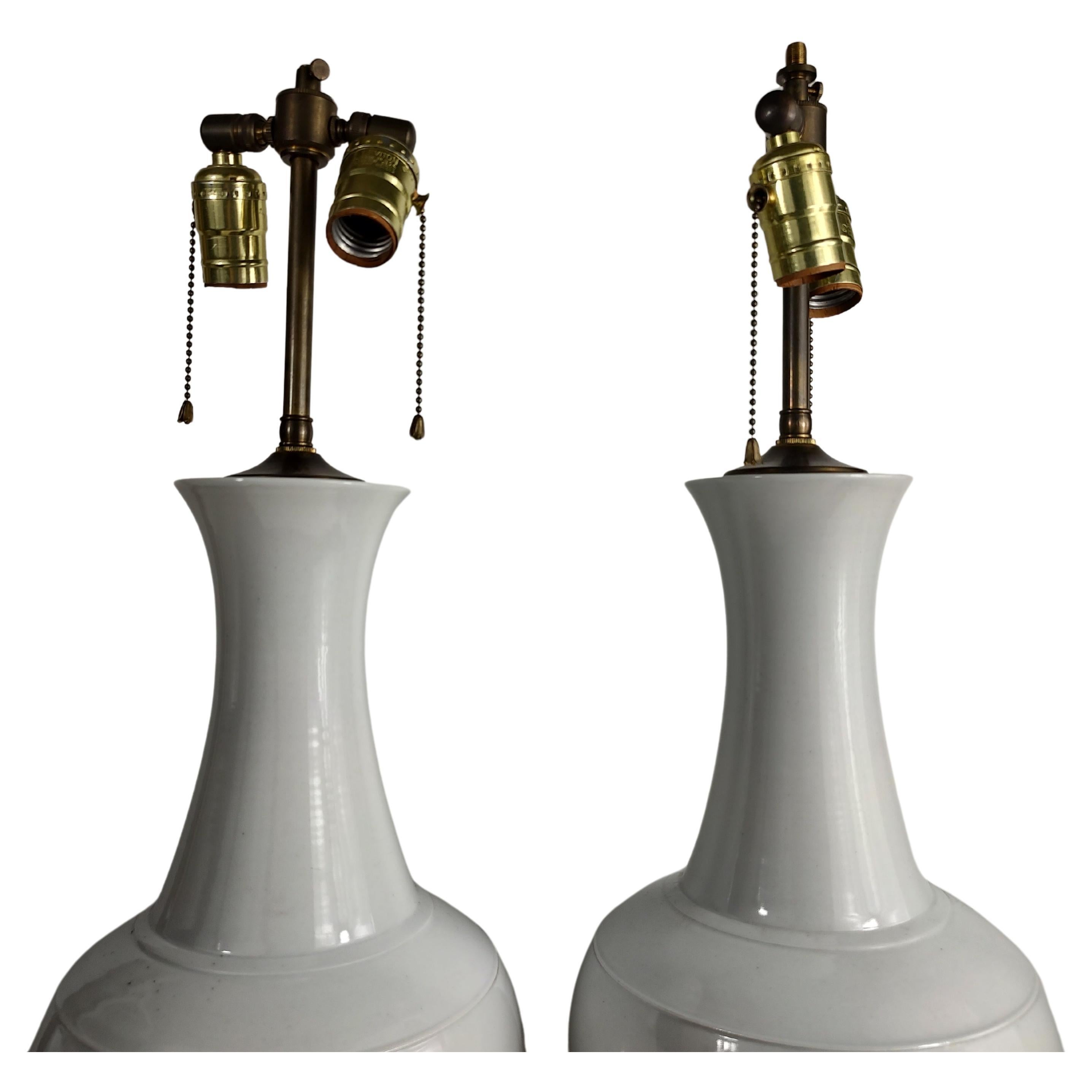 Pair of Classical Japanese White Porcelain Vase Table Lamps In Good Condition In Port Jervis, NY