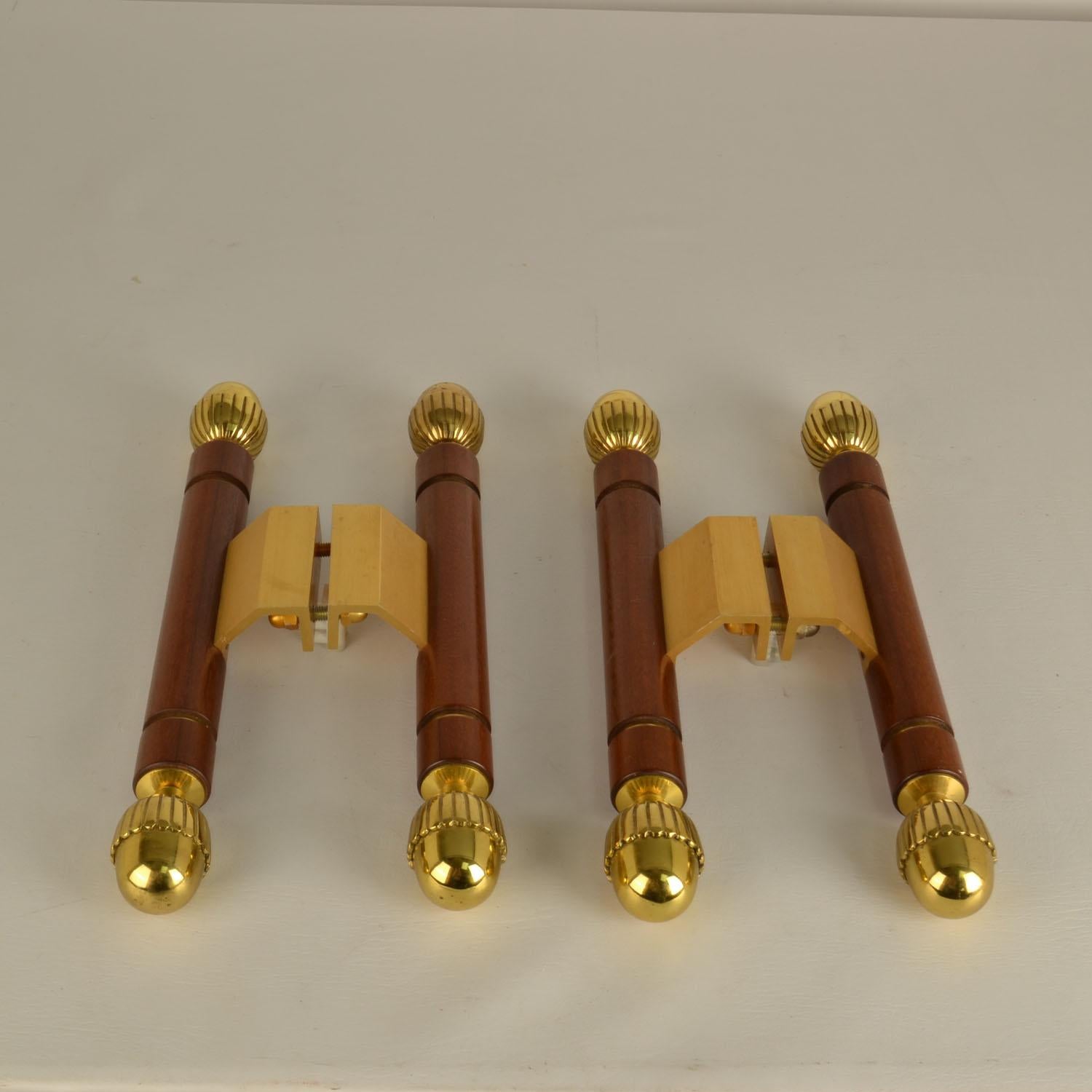 Two pairs of classical push and pull door handles in bronze  and hard wood 1970s in excellent condition..
The identical handles can be applied inside or outside on double or single doors next to each other or on opposite sides. They can also be used