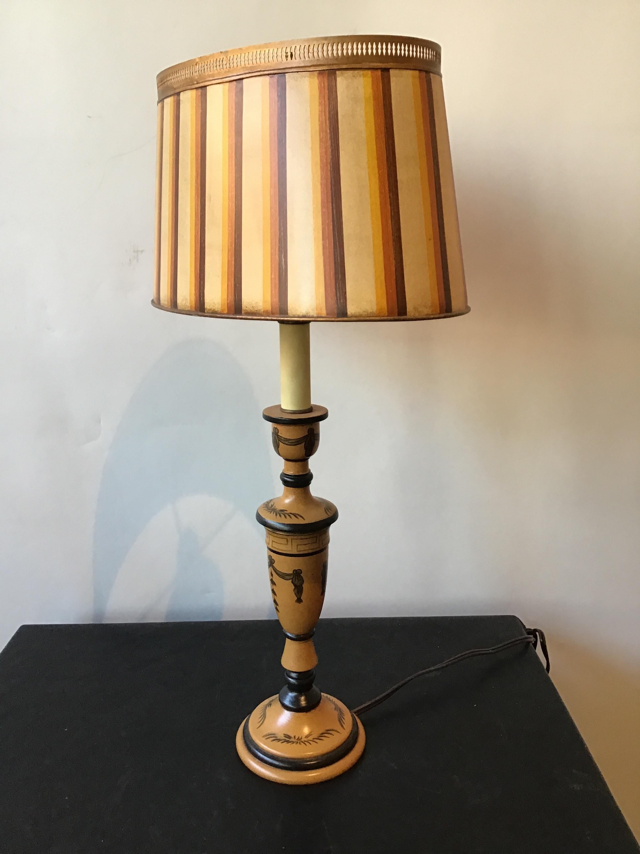 Pair of Classical Tole Lamps In Good Condition In Tarrytown, NY
