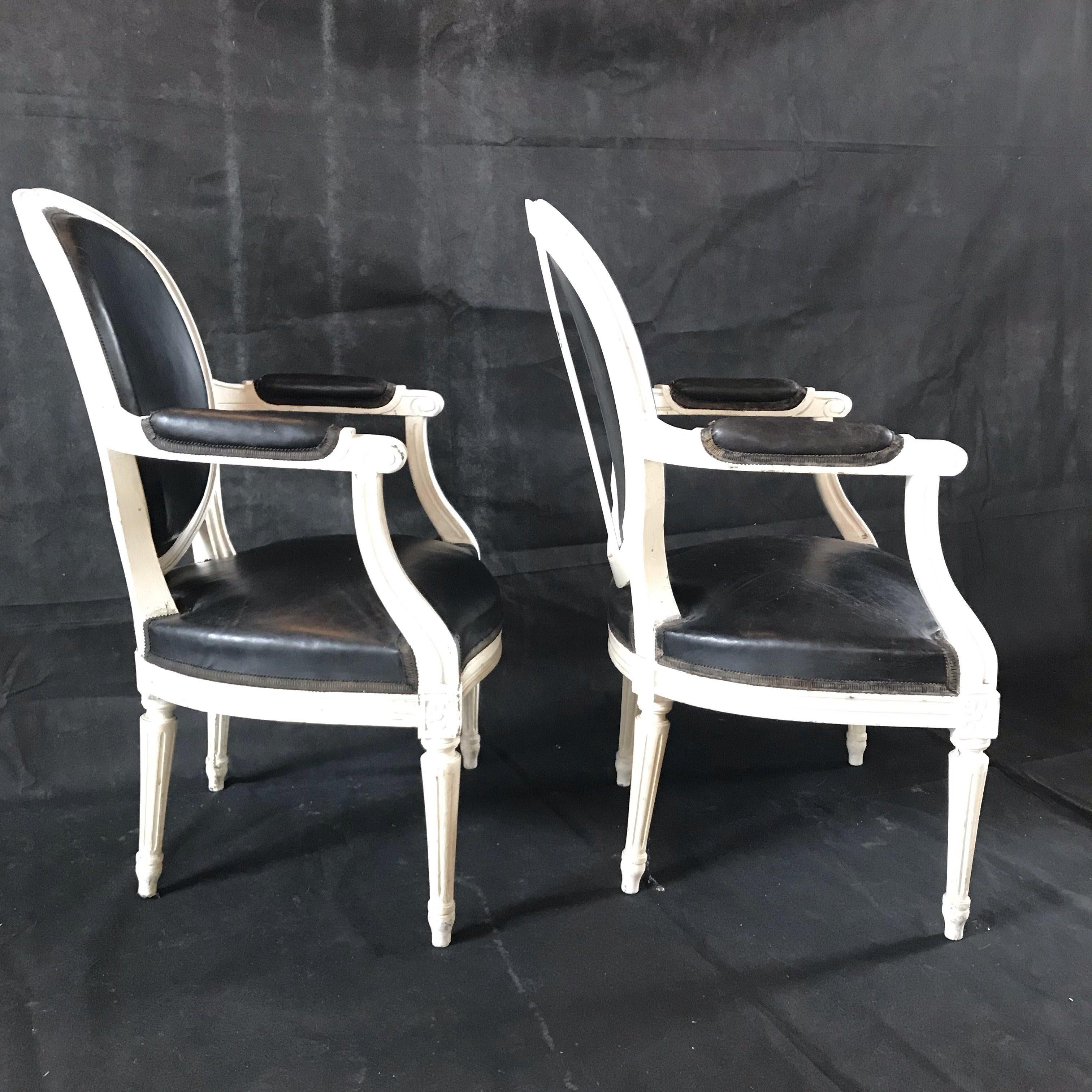 19th Century Pair of Classy Black Leather and White Painted Louis XVI Fauteuils Armchairs