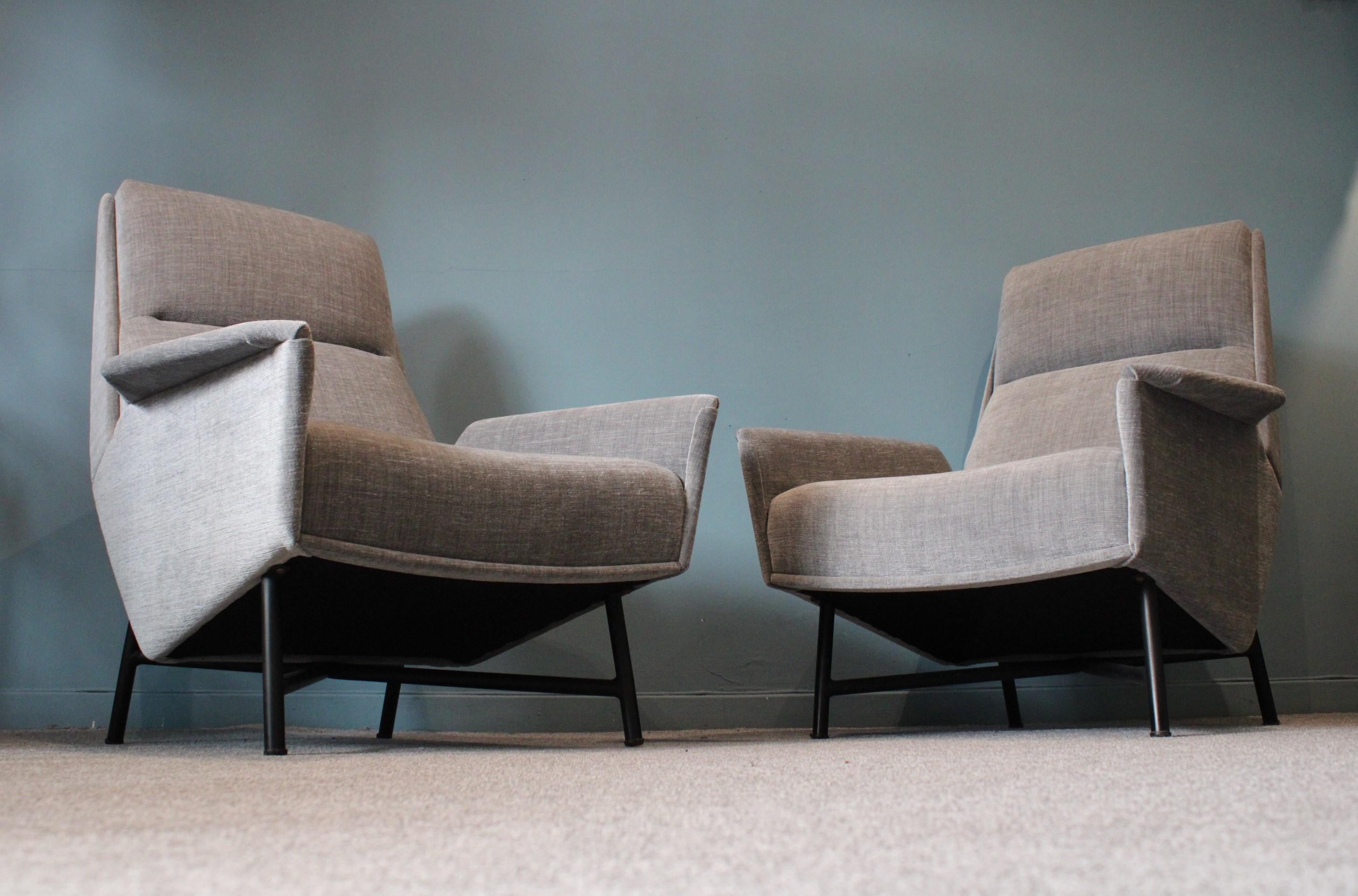 Pair of Claude Delor Armchairs In Excellent Condition In Paris, FR
