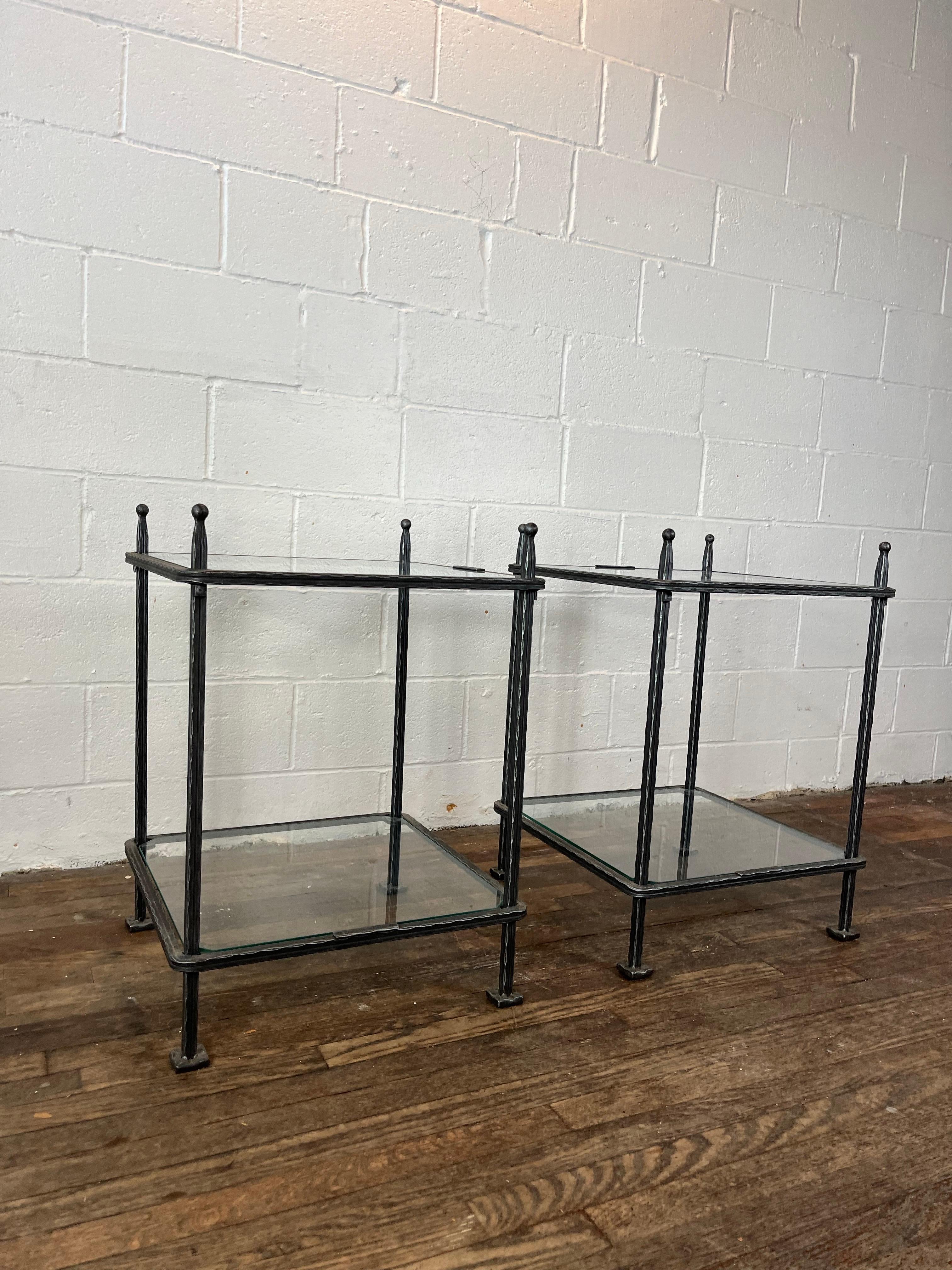 italien Paire de tables d'appoint en fer Claudio Rayes en vente