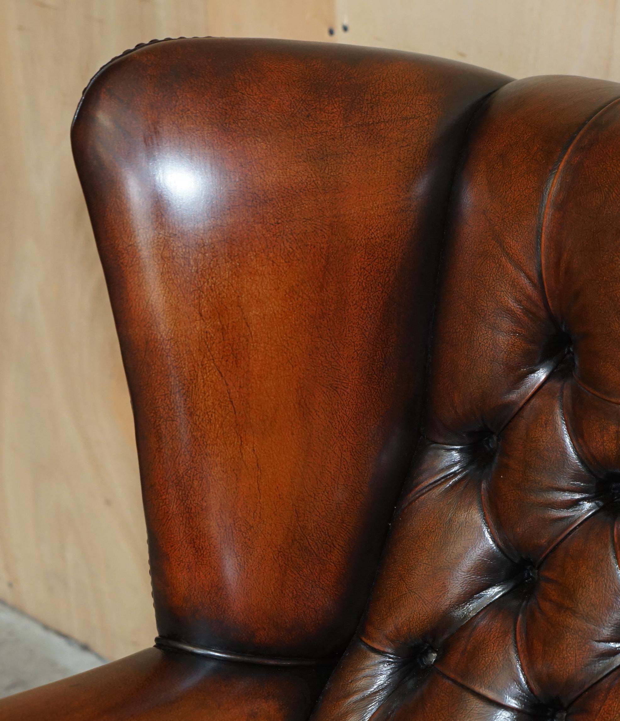 PAIR OF CLAW & BALL FEET CHESTERFIELD TUFTED BROWN LEATHER WINGBACK ARMCHAIRs In Good Condition For Sale In West Sussex, Pulborough