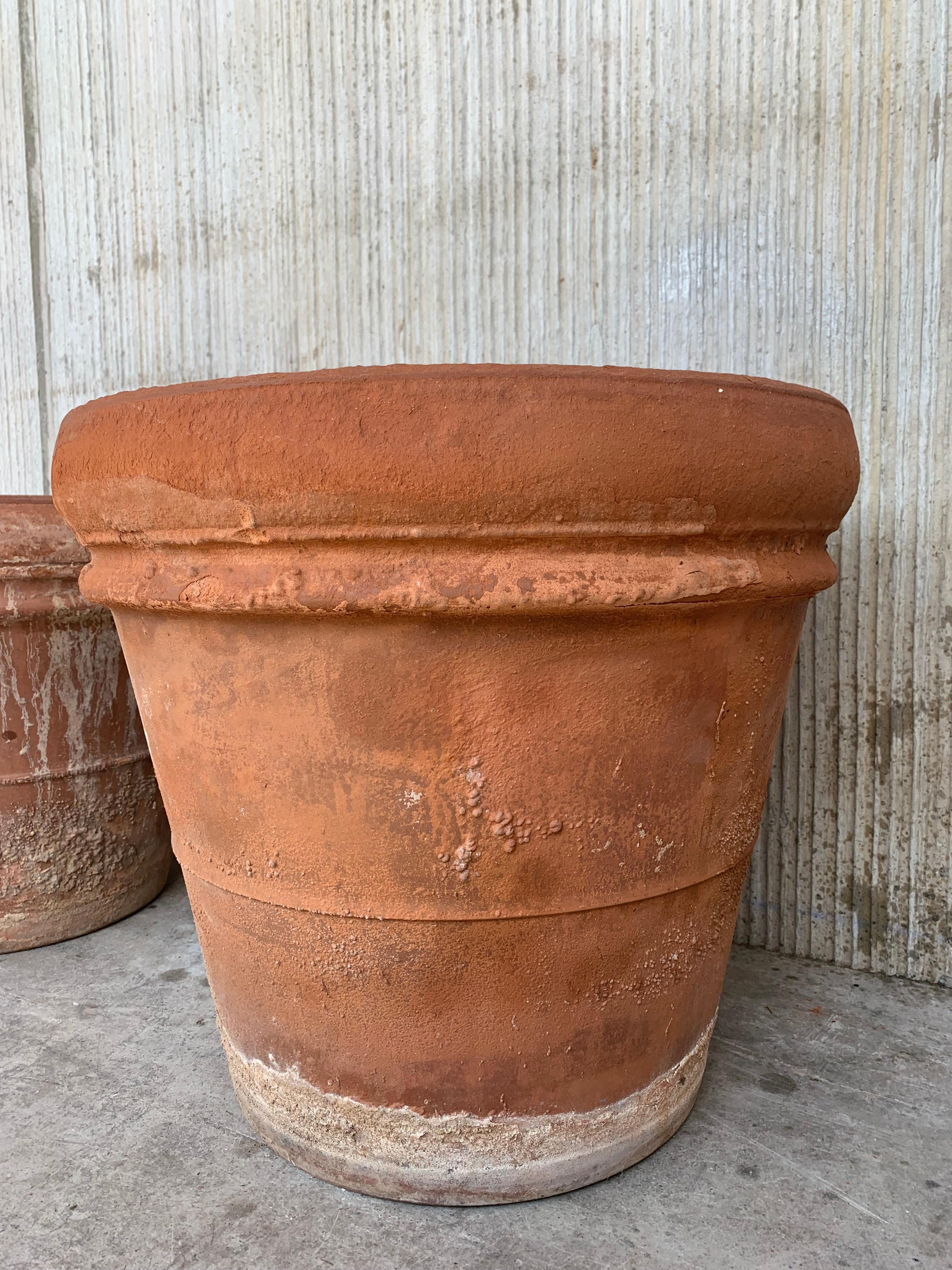 Pair of Clay Planters from Spain In Good Condition For Sale In Miami, FL
