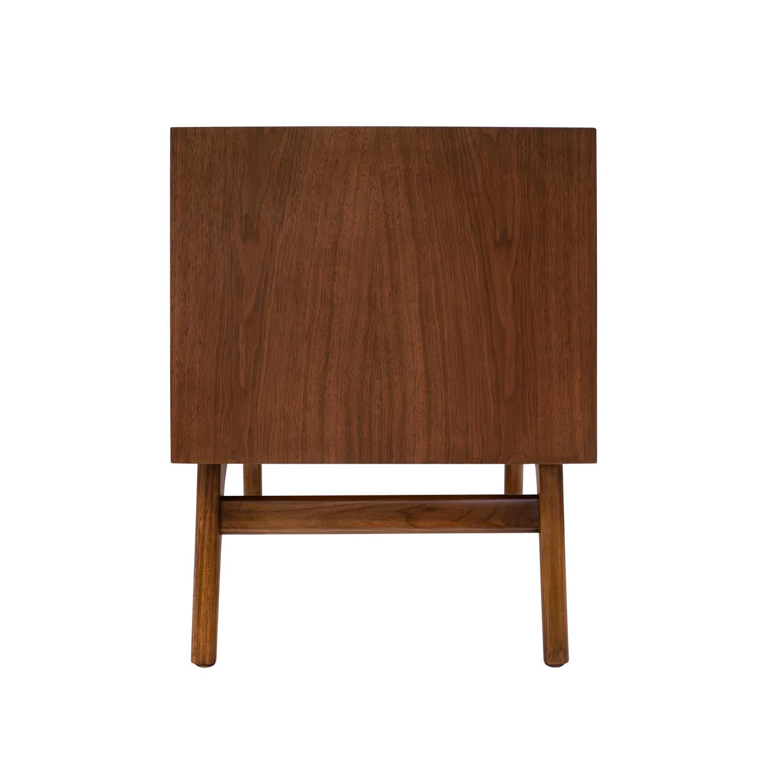 American Pair of Clean Line Bedside Tables in Walnut 1960s For Sale