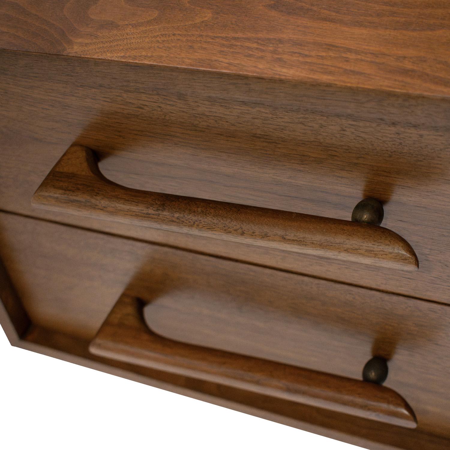 Mid-20th Century Pair of Clean Line Bedside Tables in Walnut 1960s For Sale