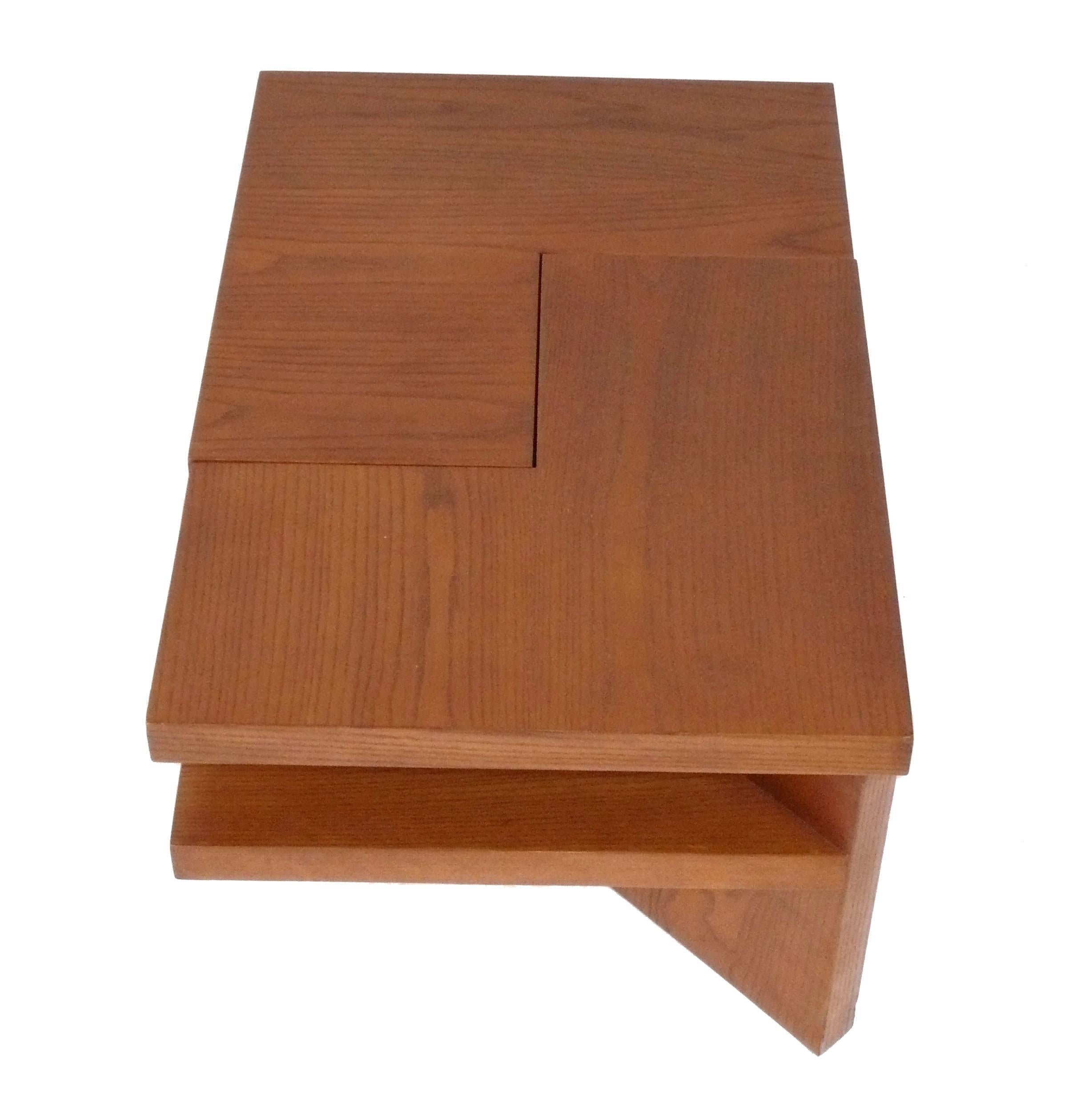 Pair of Clean Lined L Shaped Oak End Tables, American, circa 1990s. Very architectural, Frank Lloyd Wright vibe to them. They are a versatile size and can be used as nightstands, end or side tables, or pushed together to form a coffee table.