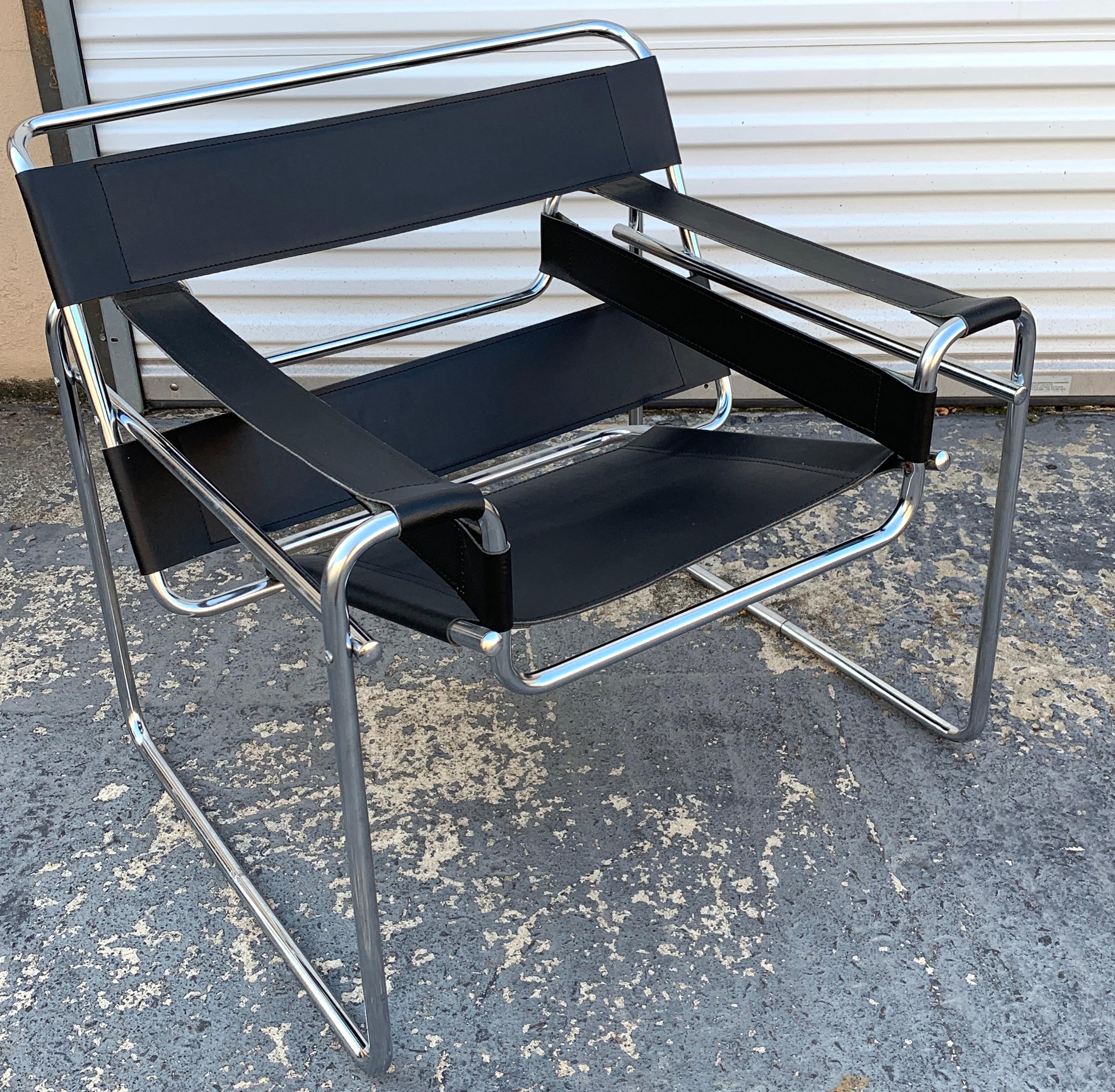 Mid-Century Modern Pair of Clean Vintage Black Leather and Chrome B-3 Wassily Chairs