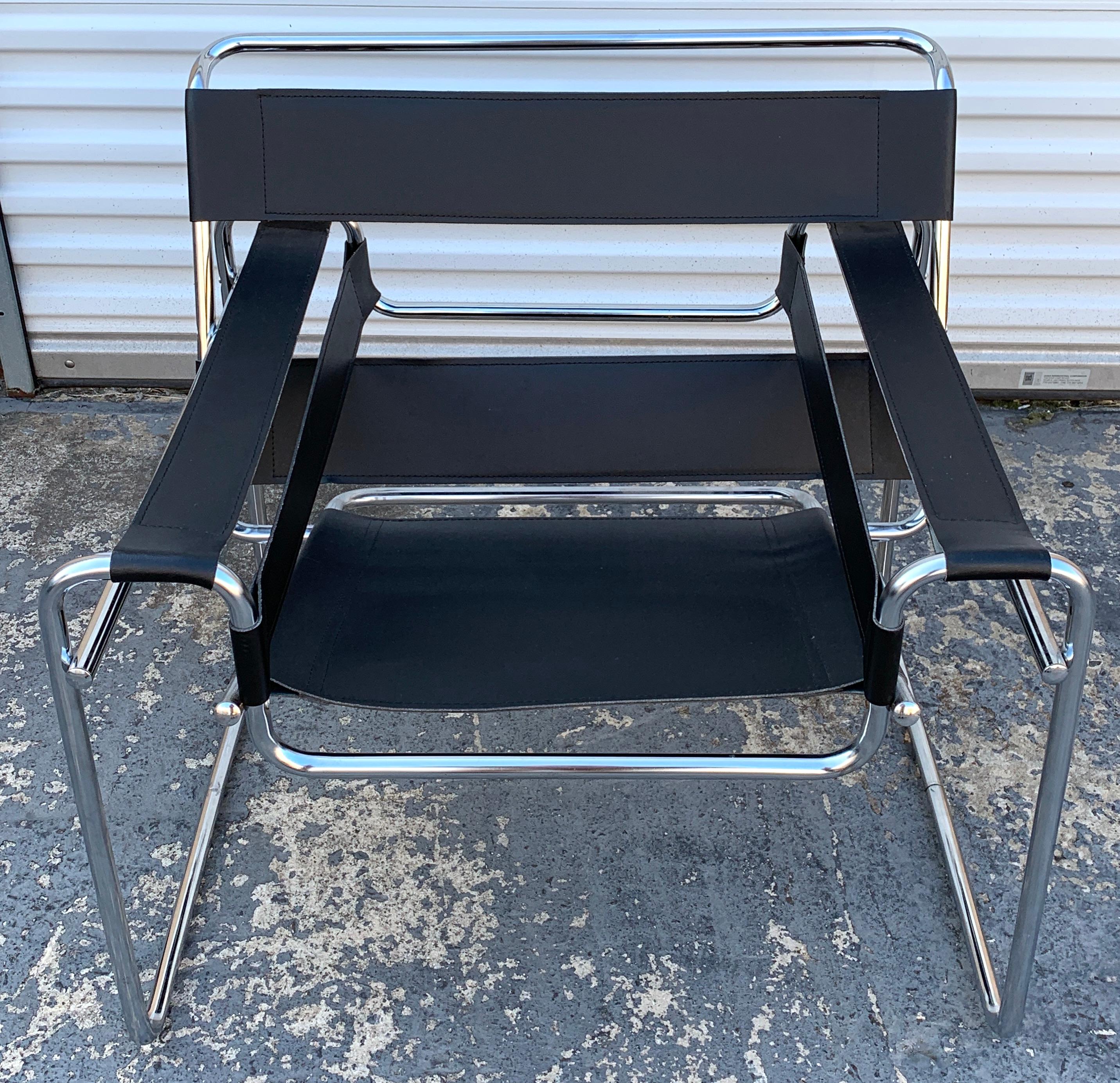 Polished Pair of Clean Vintage Black Leather and Chrome B-3 Wassily Chairs