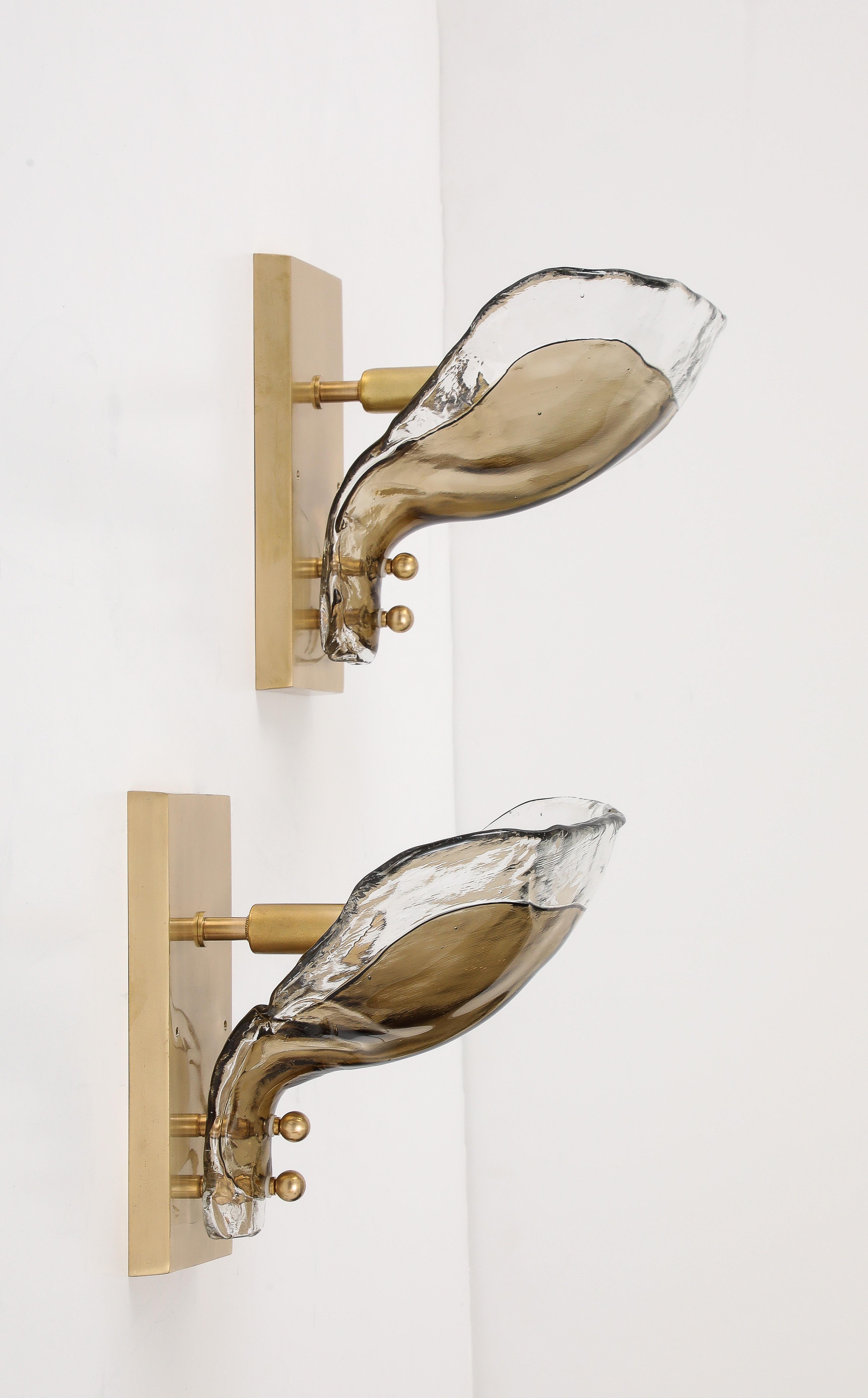 Italiano Coppia di lampade in vetro di Murano trasparente e tabacco di Mazzega Murano (due coppie disponibili) in vendita