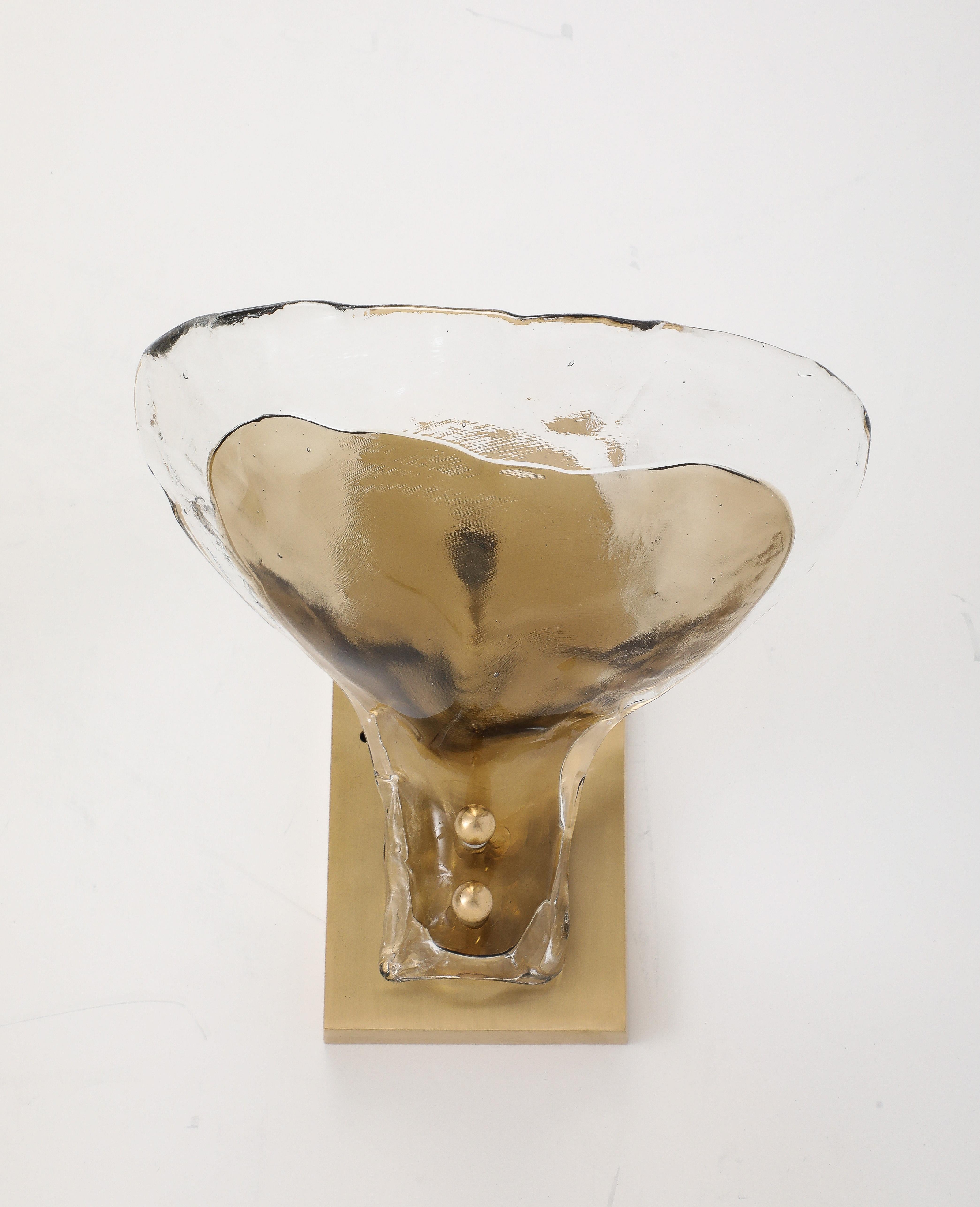 Metà XX secolo Coppia di lampade in vetro di Murano trasparente e tabacco di Mazzega Murano (due coppie disponibili) in vendita