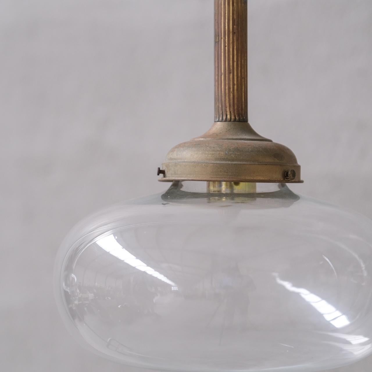 Pair of Clear Glass and Brass Mid-Century Teardrop Pendant Lights In Good Condition For Sale In London, GB