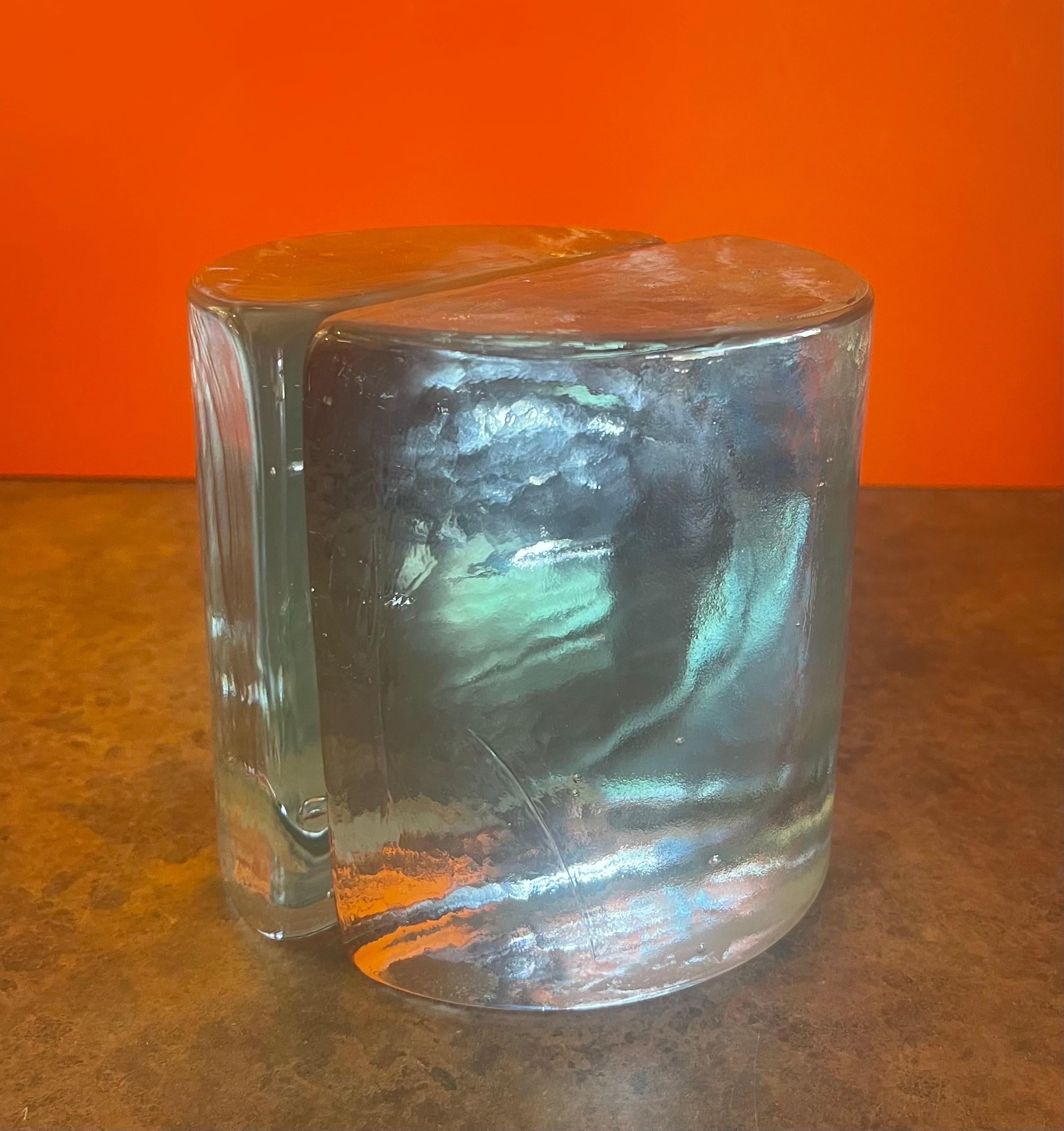 Zwei halbmondförmige Buchstützen aus klarem Glas von Wayne Husted für Blenko (amerikanisch) im Angebot