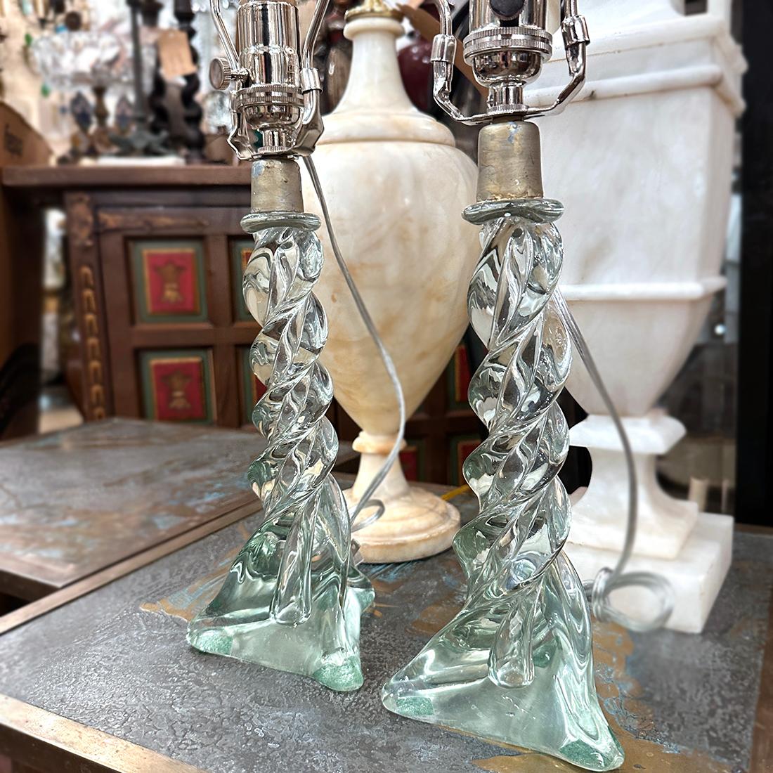 Metà XX secolo Coppia di lampade in vetro trasparente di Murano in vendita
