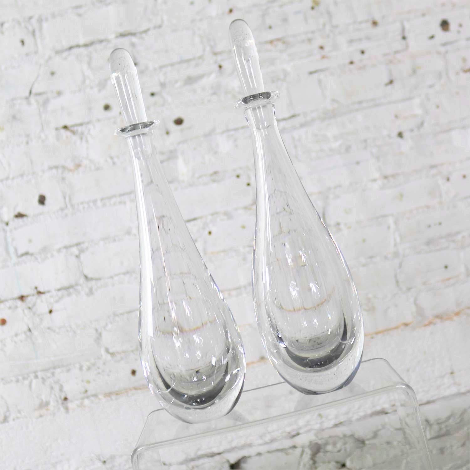 Pair of Clear Glass Orrefors Decanters by Vicke Lindstrand Mid-Century Modern In Good Condition In Topeka, KS