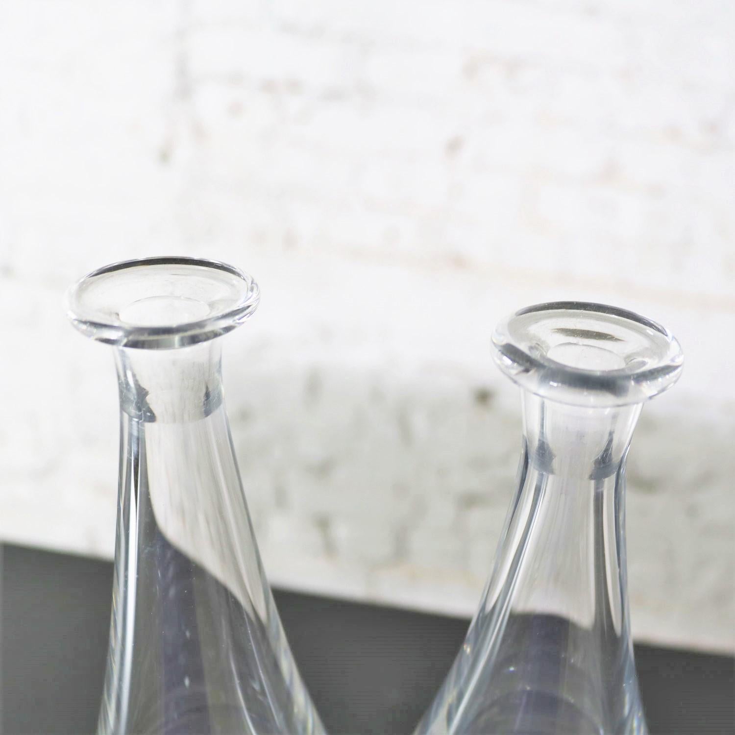 20th Century Pair of Clear Glass Orrefors Decanters by Vicke Lindstrand Mid-Century Modern
