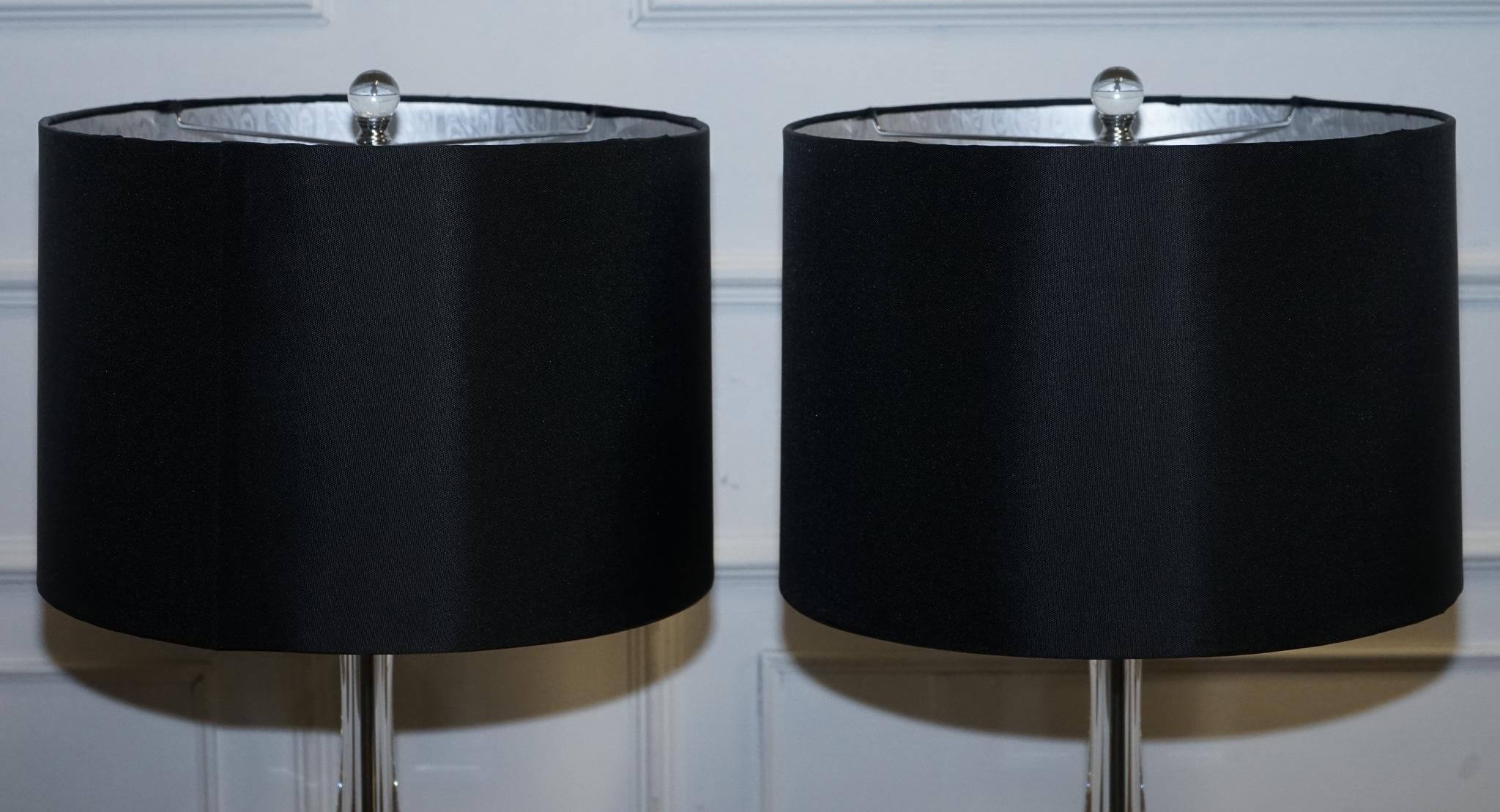 20ième siècle Paire de plafonniers de table en verre transparent à nuances noires en vente