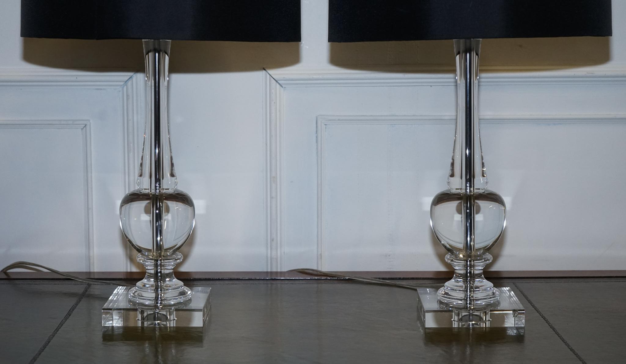 Verre Paire de plafonniers de table en verre transparent à nuances noires en vente
