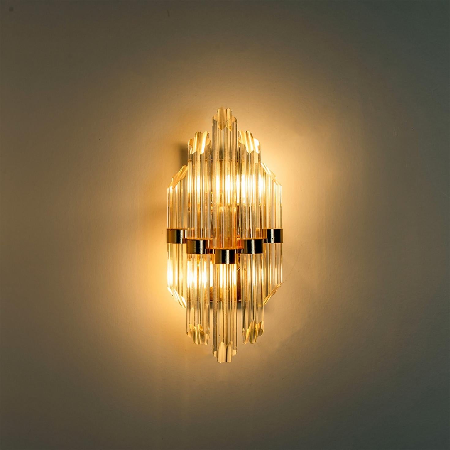 20ième siècle Paire d'appliques en verre doré transparent de style Venini, Italie 1970 en vente