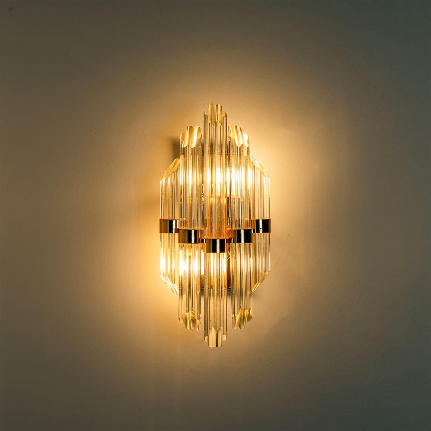 20ième siècle Paire d'appliques en verre doré transparent de style Venini, Italie 1970 en vente