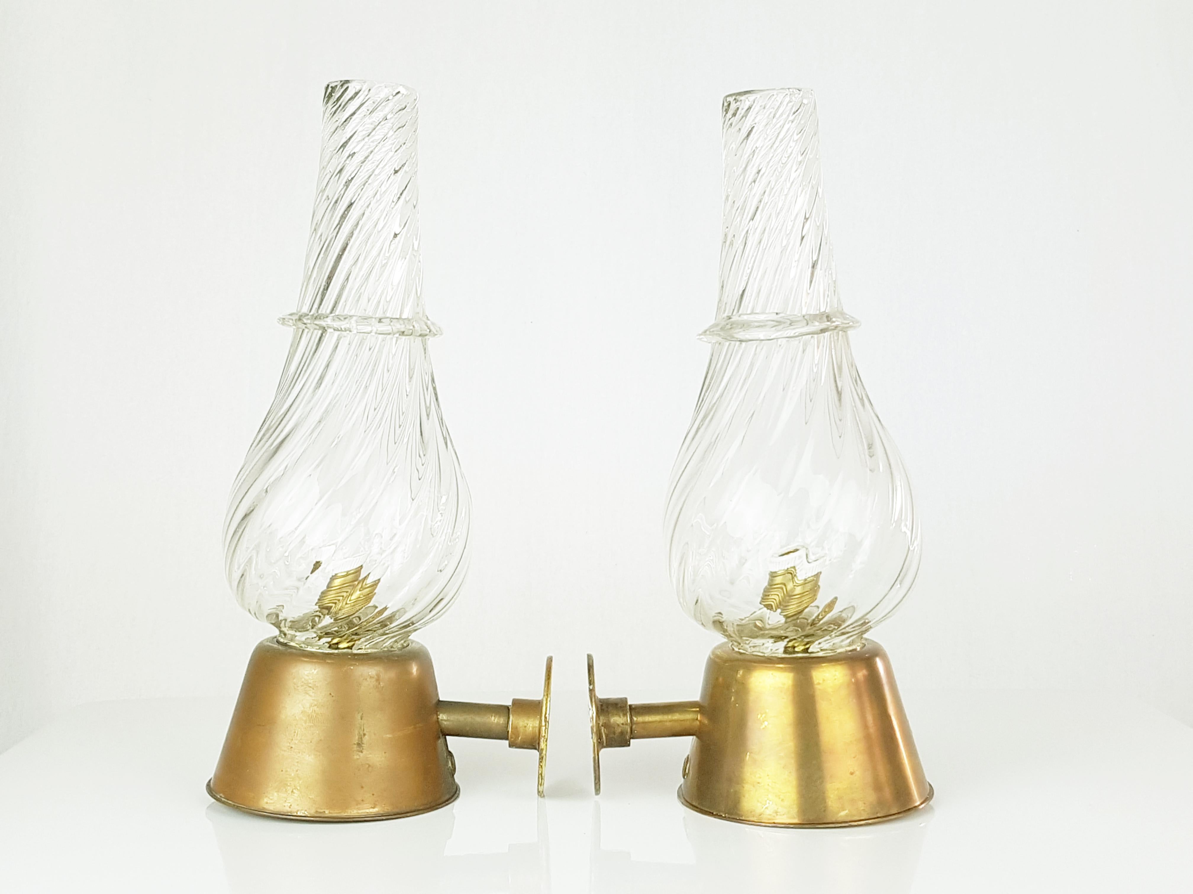 Rare pair of clear murano glass & brass sconces manufactured by Seguso around the 1950. Good vintage condition: one brass structure was polished and remains less oxidated than the other one.