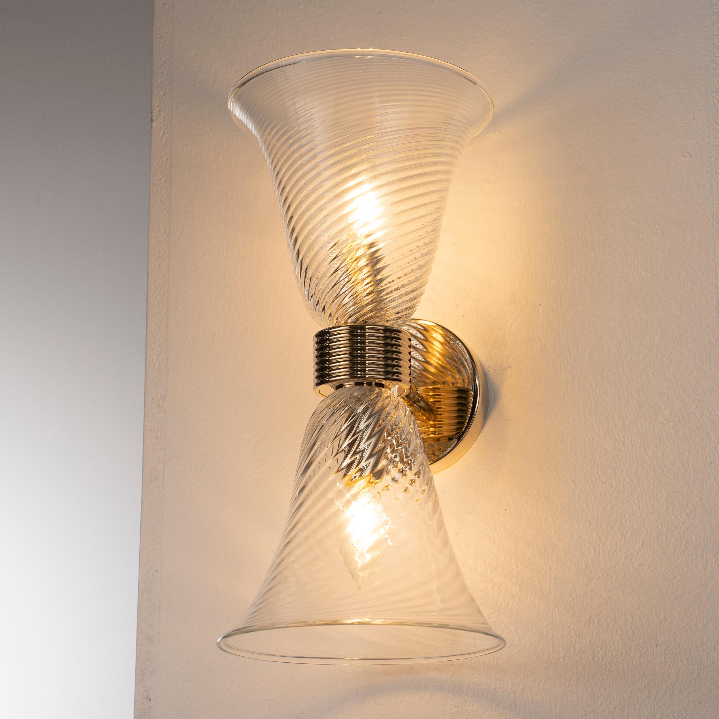XX secolo Coppia di lampade in vetro di Murano trasparente con cornice in oro lucido, Made in Italy, in stock in vendita