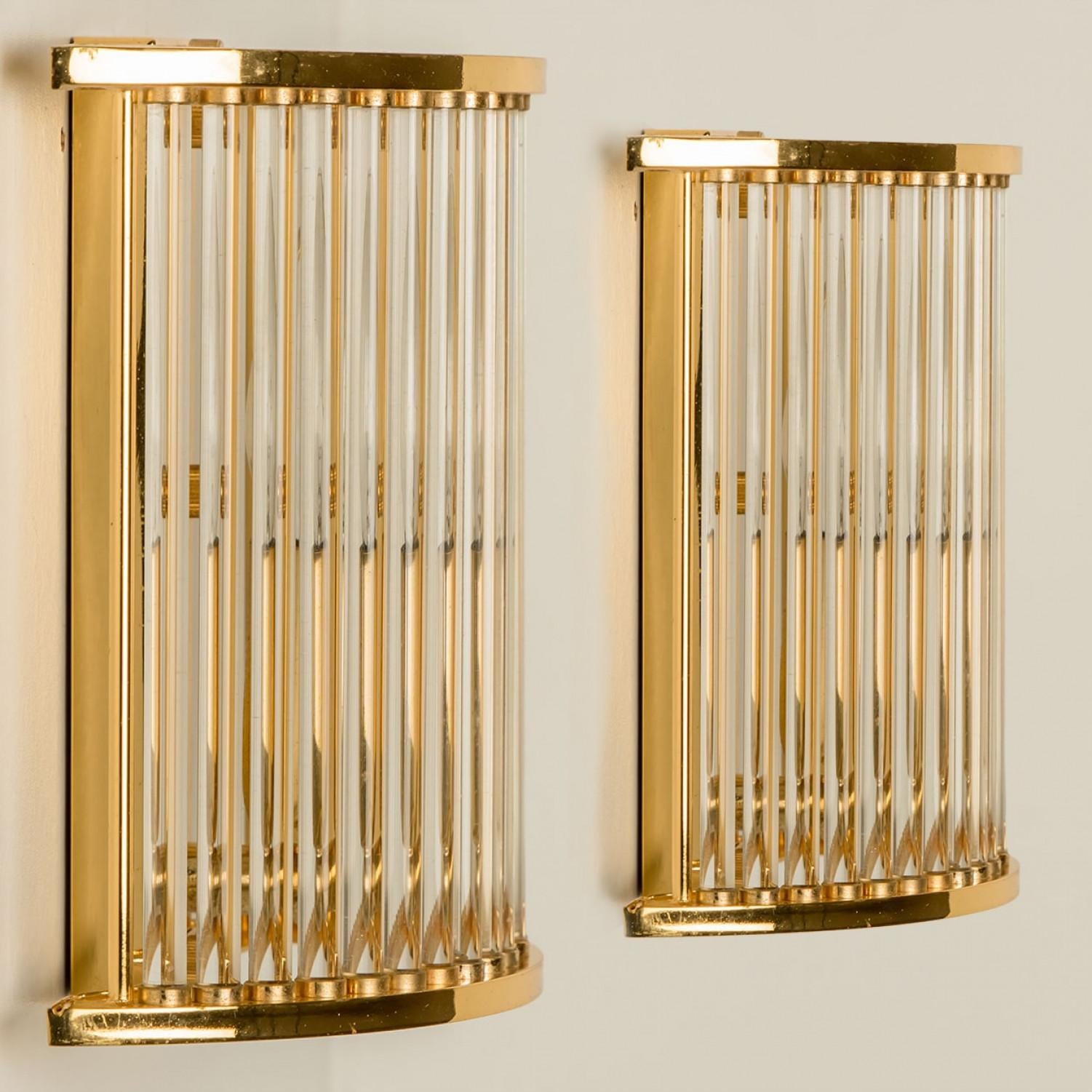 Pair of Clear Ridged Gold Glass Sconces in the style of Venini, Italy 1970 For Sale 4