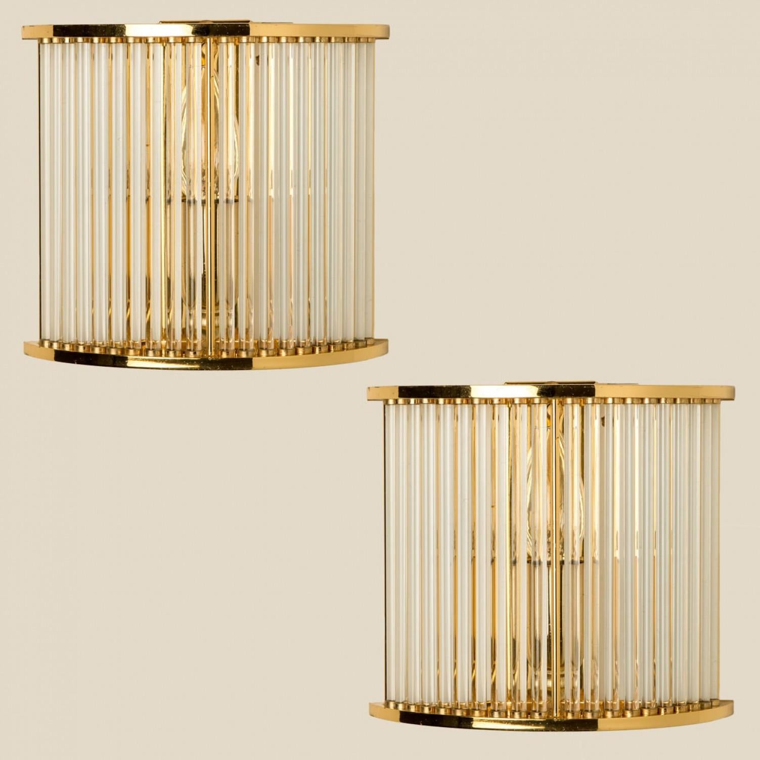 Pair of Clear Ridged Gold Glass Sconces in the style of Venini, Italy 1970 In Good Condition For Sale In Rijssen, NL