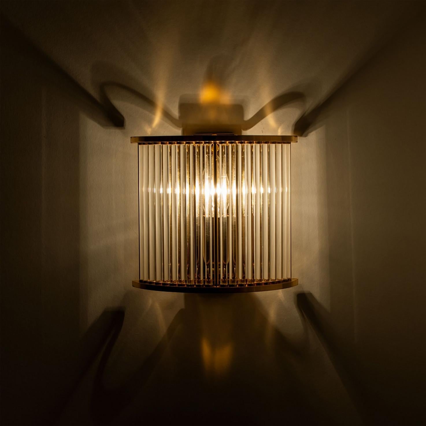 Pair of Clear Ridged Gold Glass Sconces in the style of Venini, Italy 1970 For Sale 1