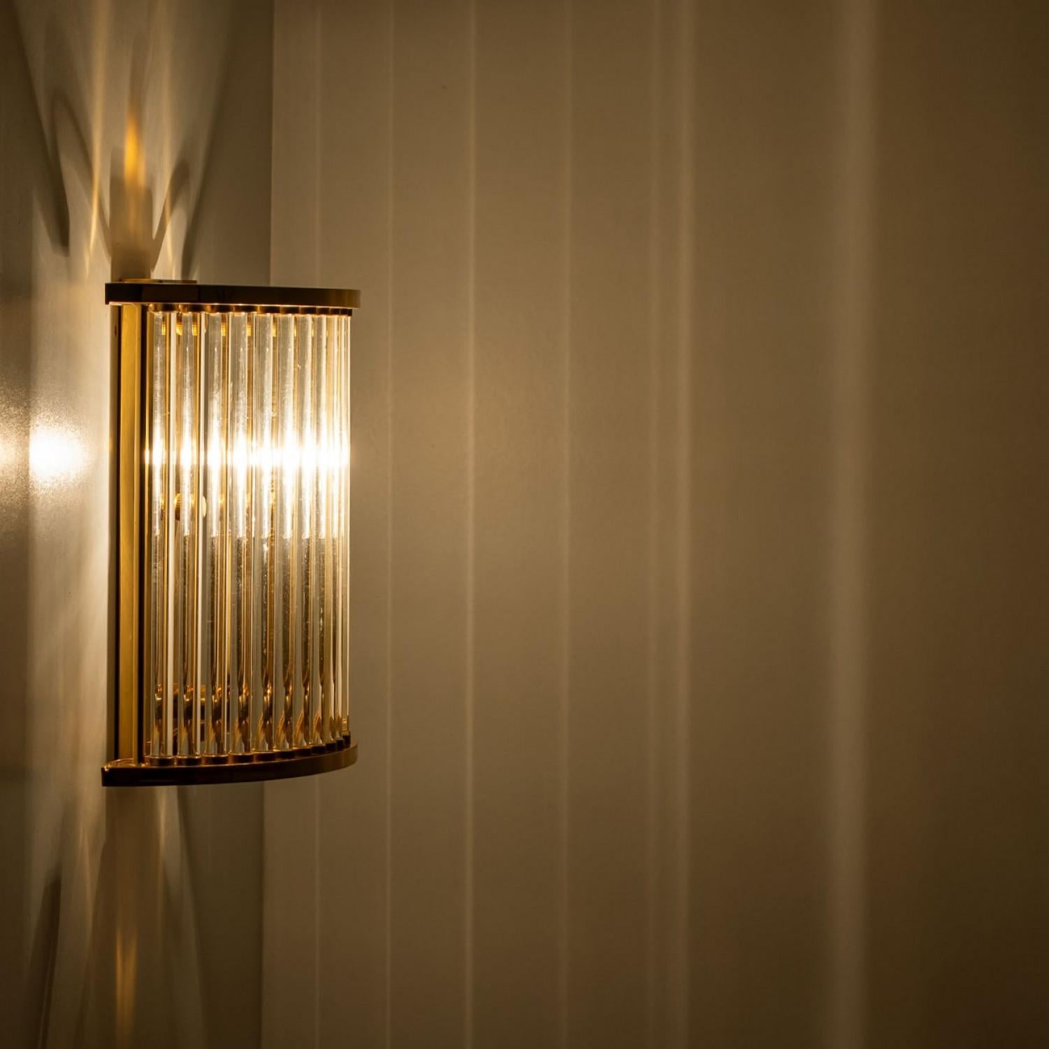 Pair of Clear Ridged Gold Glass Sconces in the style of Venini, Italy 1970 For Sale 2