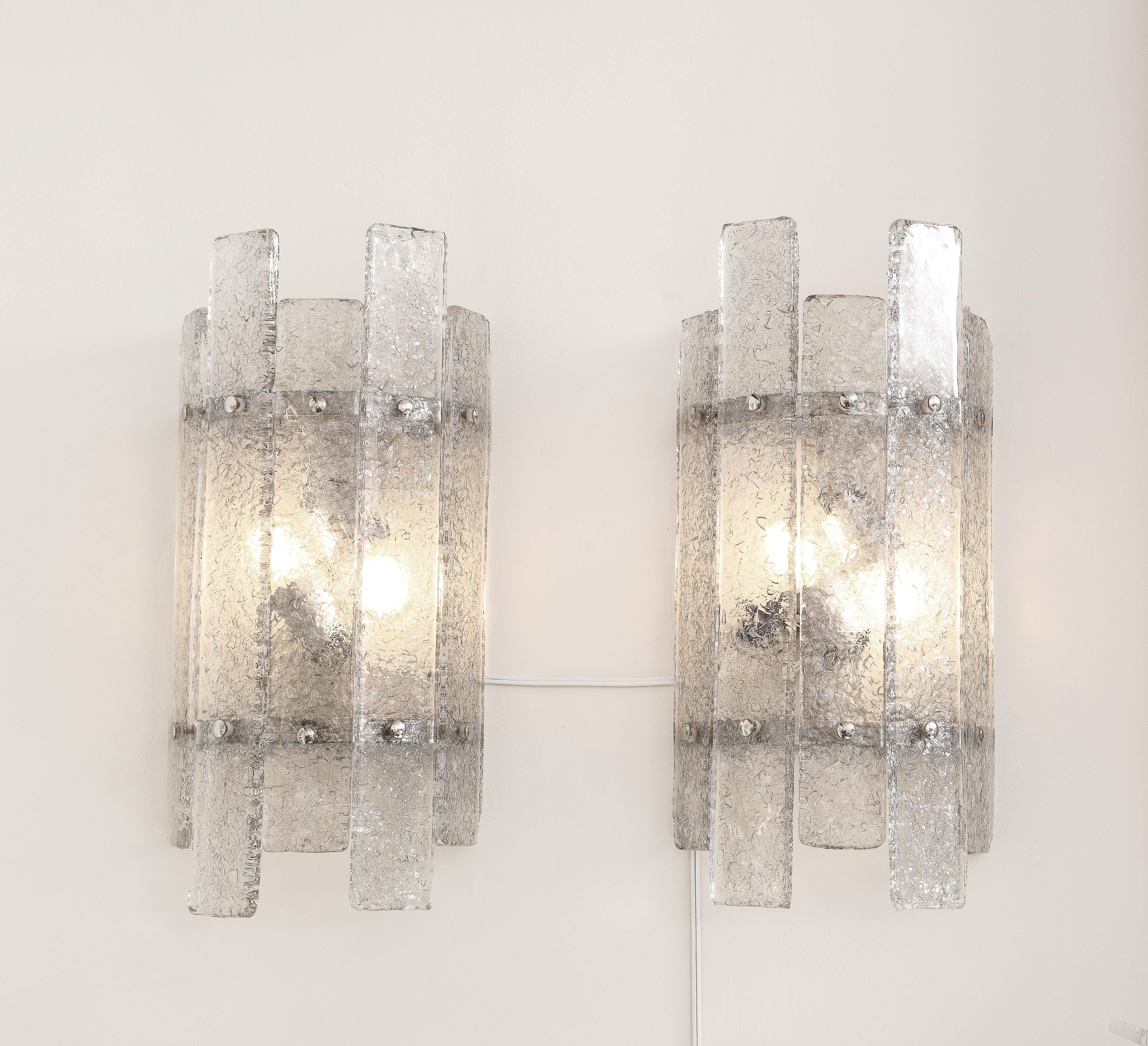 Hand-Crafted Pair of Clear Textured Murano Glass and Silver Nickel Sconces, Italy For Sale