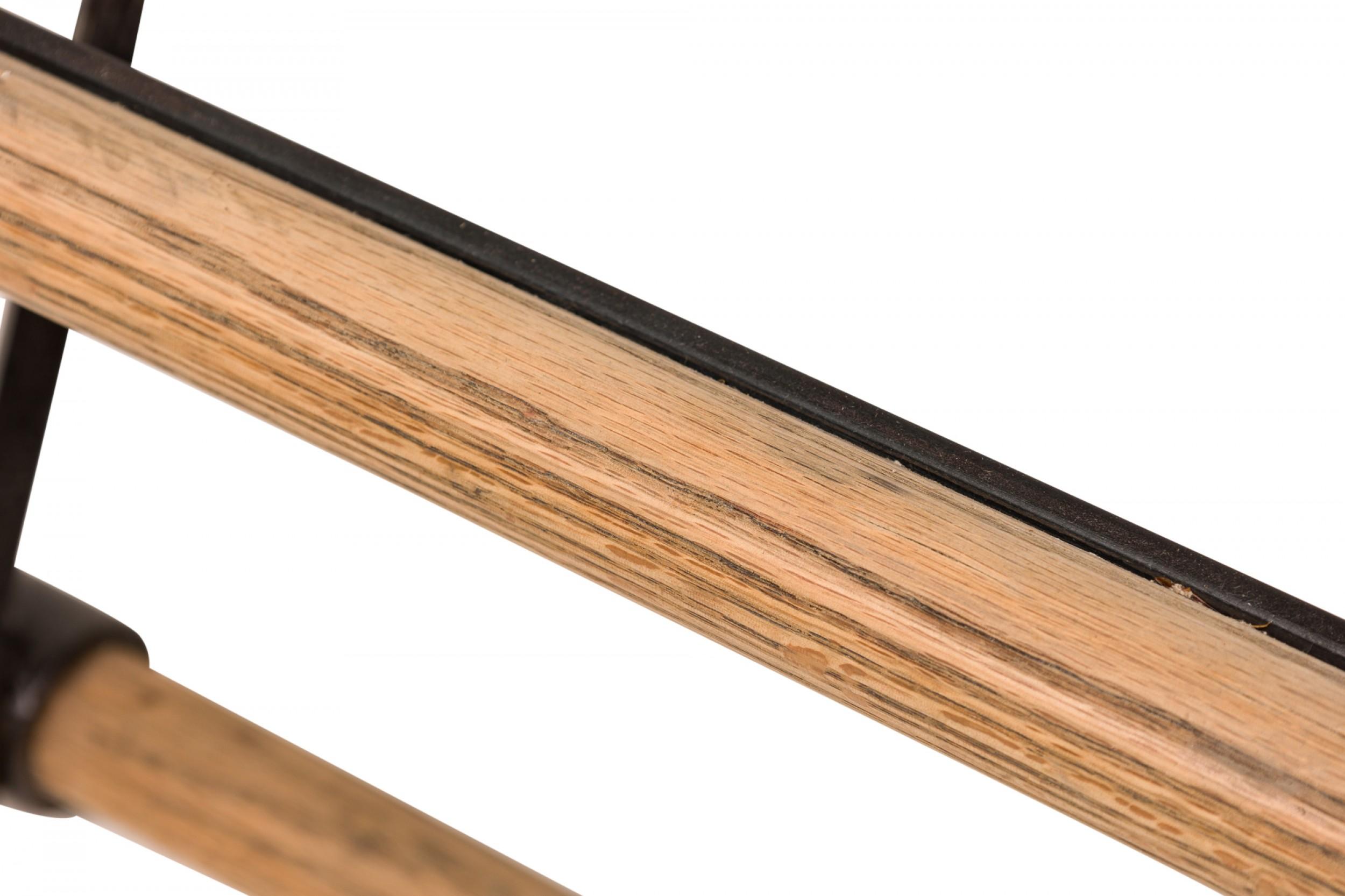 Pareja de taburetes de bar Cleo Baldon para Terra of California con estructura en X en color beige en venta 4