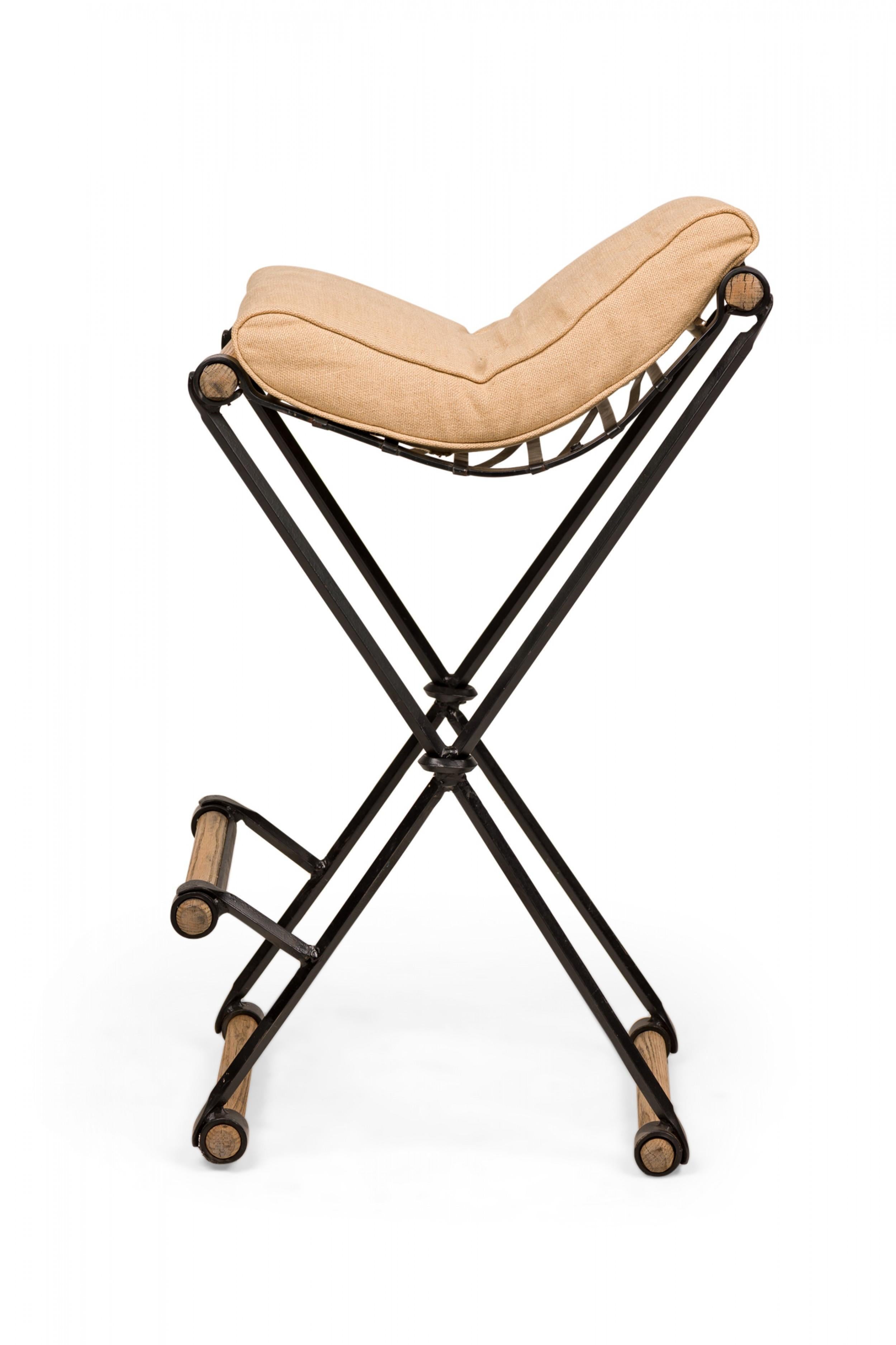 Pareja de taburetes de bar Cleo Baldon para Terra of California con estructura en X en color beige en venta 1