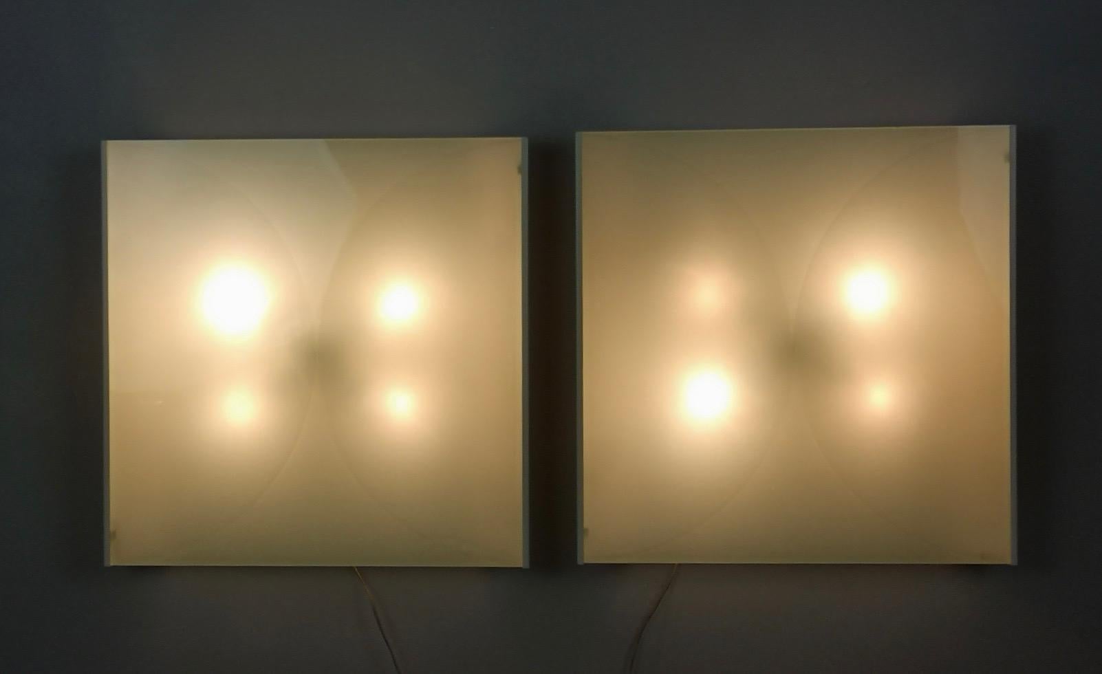 Italian Pair of Postmodern Wall Lights Clessidra by Bobo Piccoli for Fontana Arte, Italy For Sale