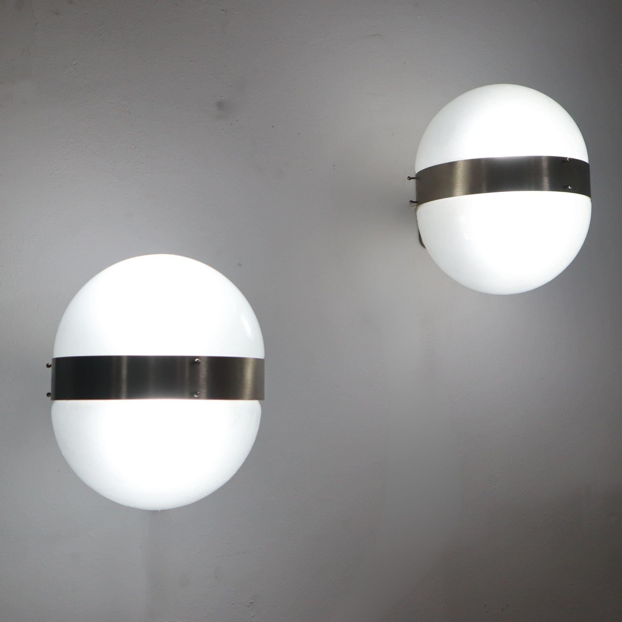Pareja de apliques de cristal opalino Clio de Sergio Mazza para Artemide, Italia, años 60

Un impresionante par de apliques Clio diseñados por Sergio Mazza para Artemide en la década de 1960, que encarnan la refinada elegancia y la artesanía del