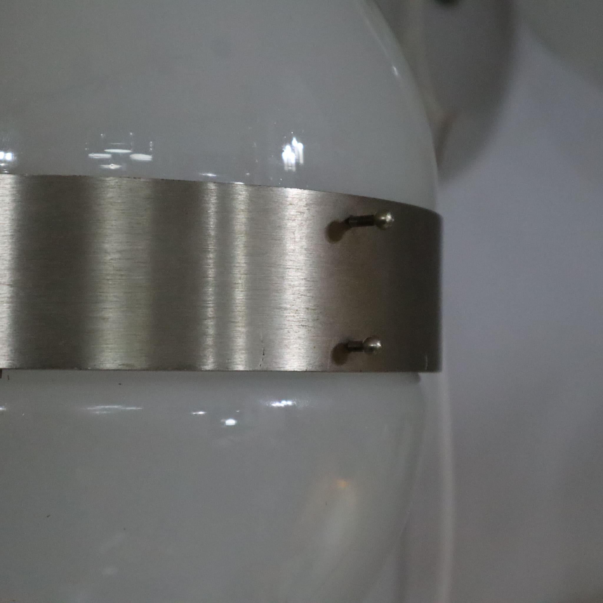 Pareja de apliques Clio de cristal opalino de Sergio Mazza para Artemide, Italia, años 60 en venta 1