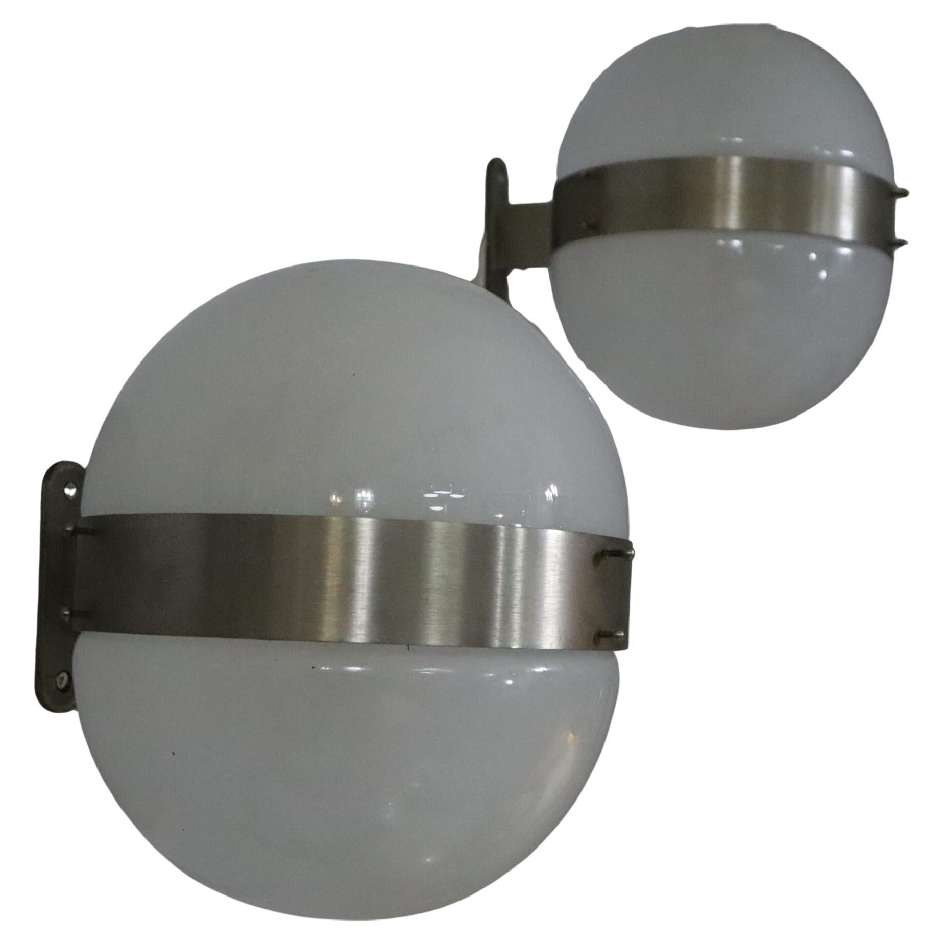 Coppia di appliques Clio in vetro opalino di Sergio Mazza per Artemide, Italia, anni '60