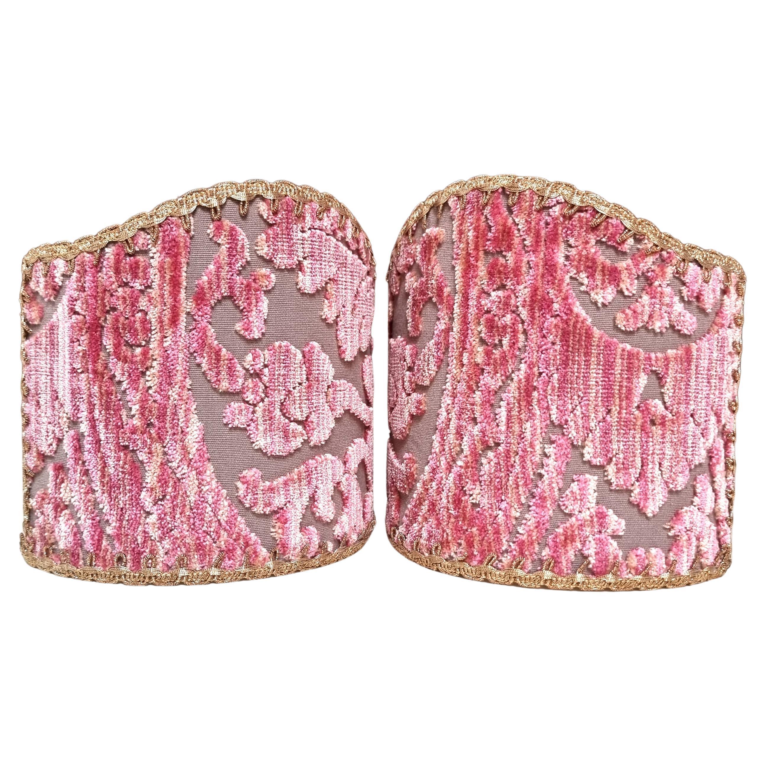 This pretty set of 2 clip on wall sconce lampshades with a fitting that clips over the light bulb is handmade using Luigi Bevilacqua velvet - Da Vinci pattern - in antique pink color, finished with gold trim. Suitable for candelabra bulbs only.