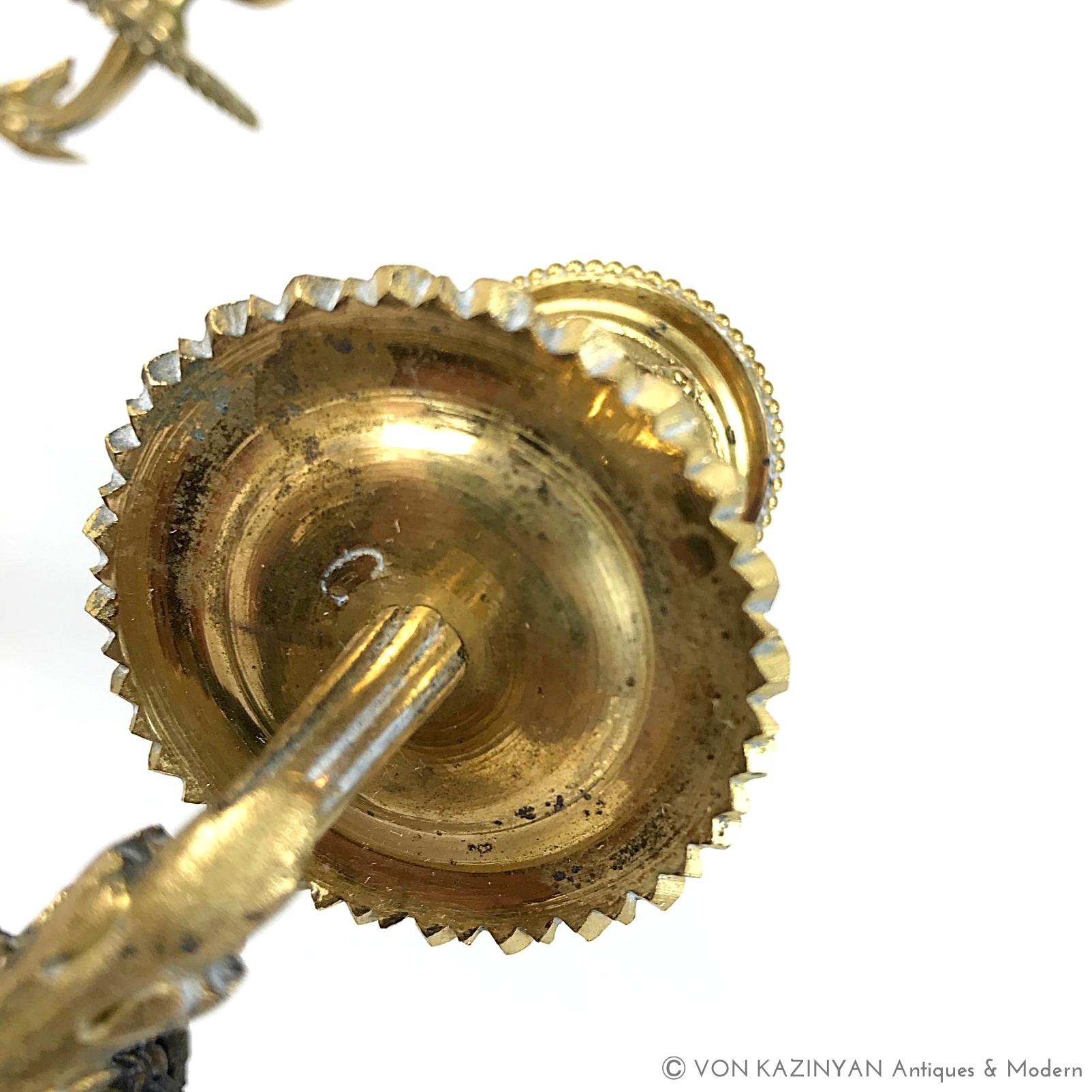 Paar Clodion-Satyr-Kandelaber aus vergoldeter und patinierter Bronze, 19. Jahrhundert, Frankreich im Angebot 5