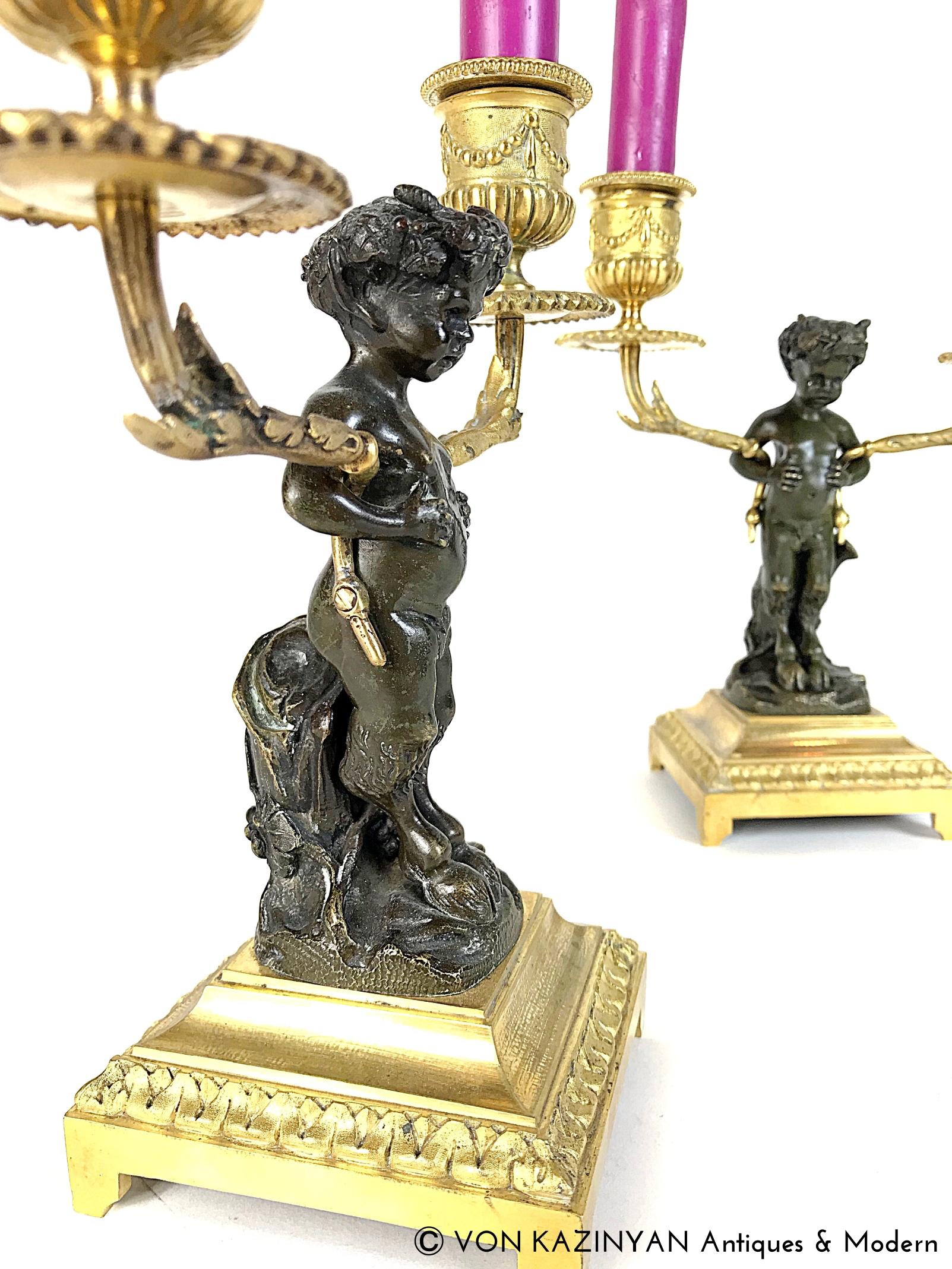 Paar Clodion-Satyr-Kandelaber aus vergoldeter und patinierter Bronze, 19. Jahrhundert, Frankreich (Louis XVI.) im Angebot