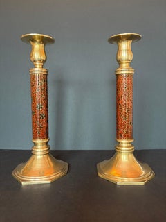 Coppia di candelieri in ottone cloisonné, metà del XX secolo