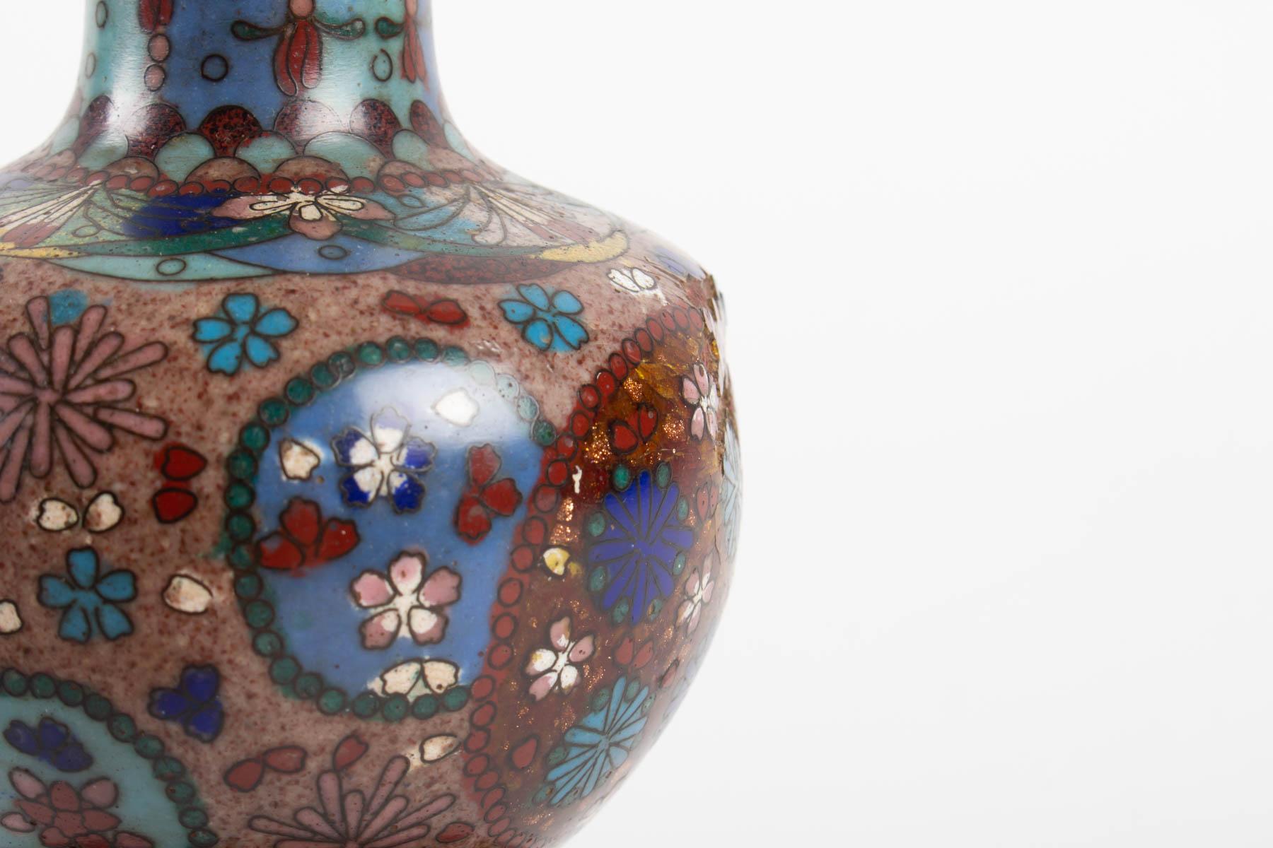 Pair of Cloisonné Bronze Vases, Japan, Circa 1900 For Sale 4