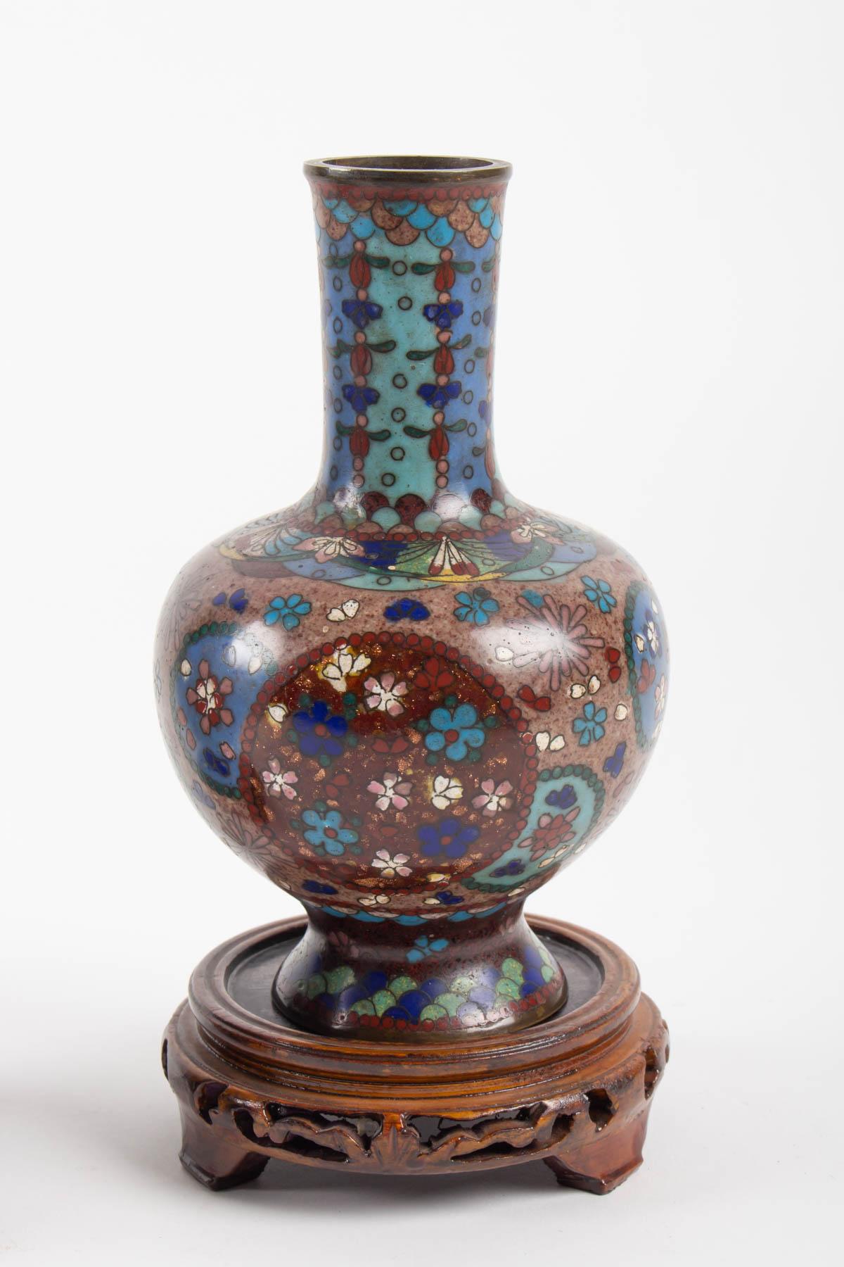 Japonisme Pair of Cloisonné Bronze Vases, Japan, Circa 1900 For Sale