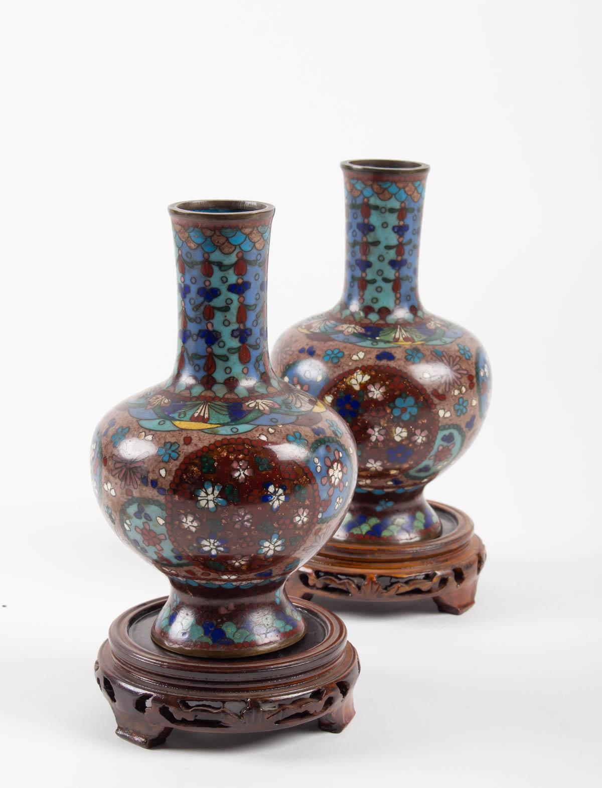 Pair of Cloisonné Bronze Vases, Japan, Circa 1900 For Sale 1