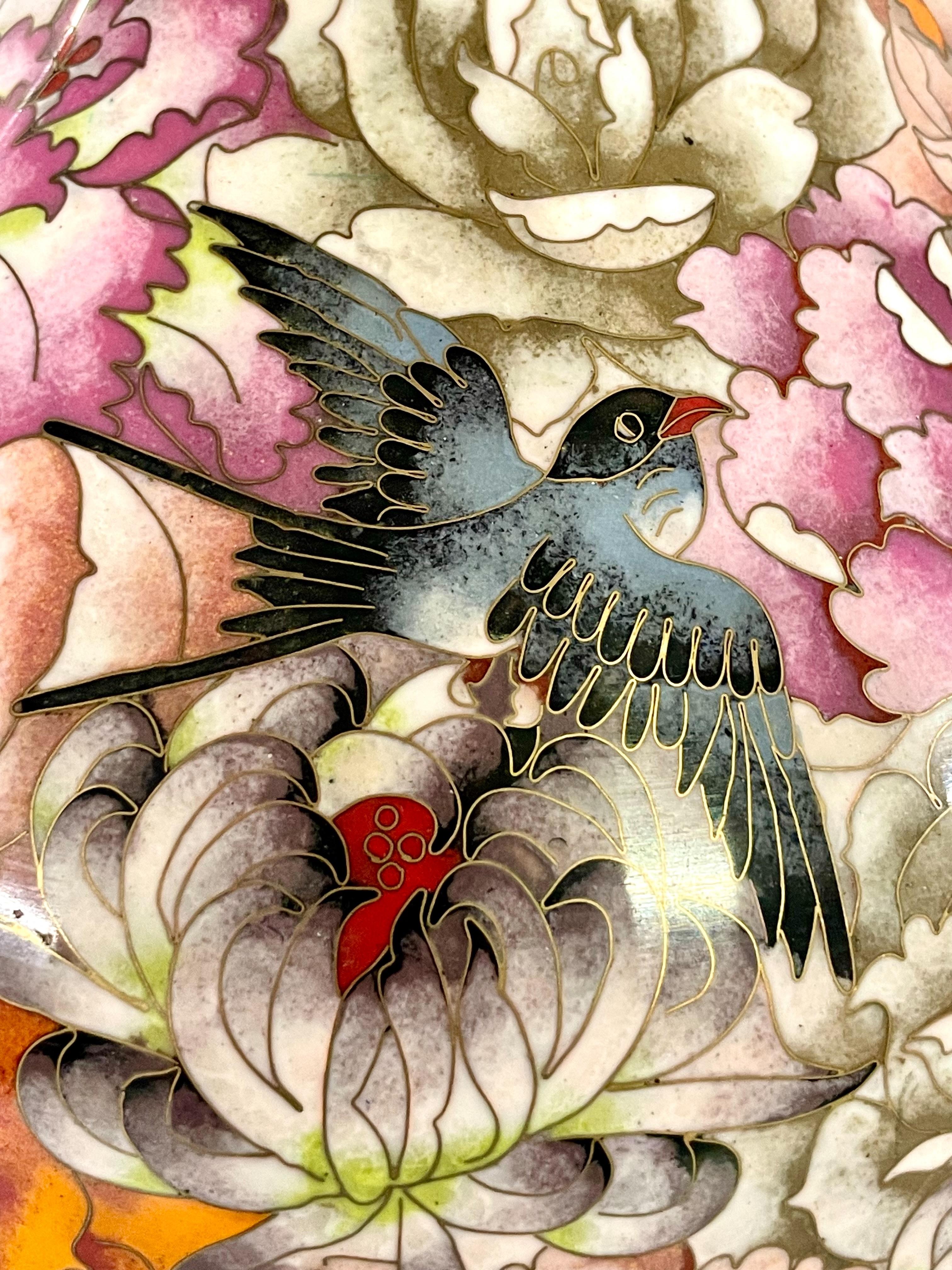 Coppia di grandi vasi cloisonné in vendita 5