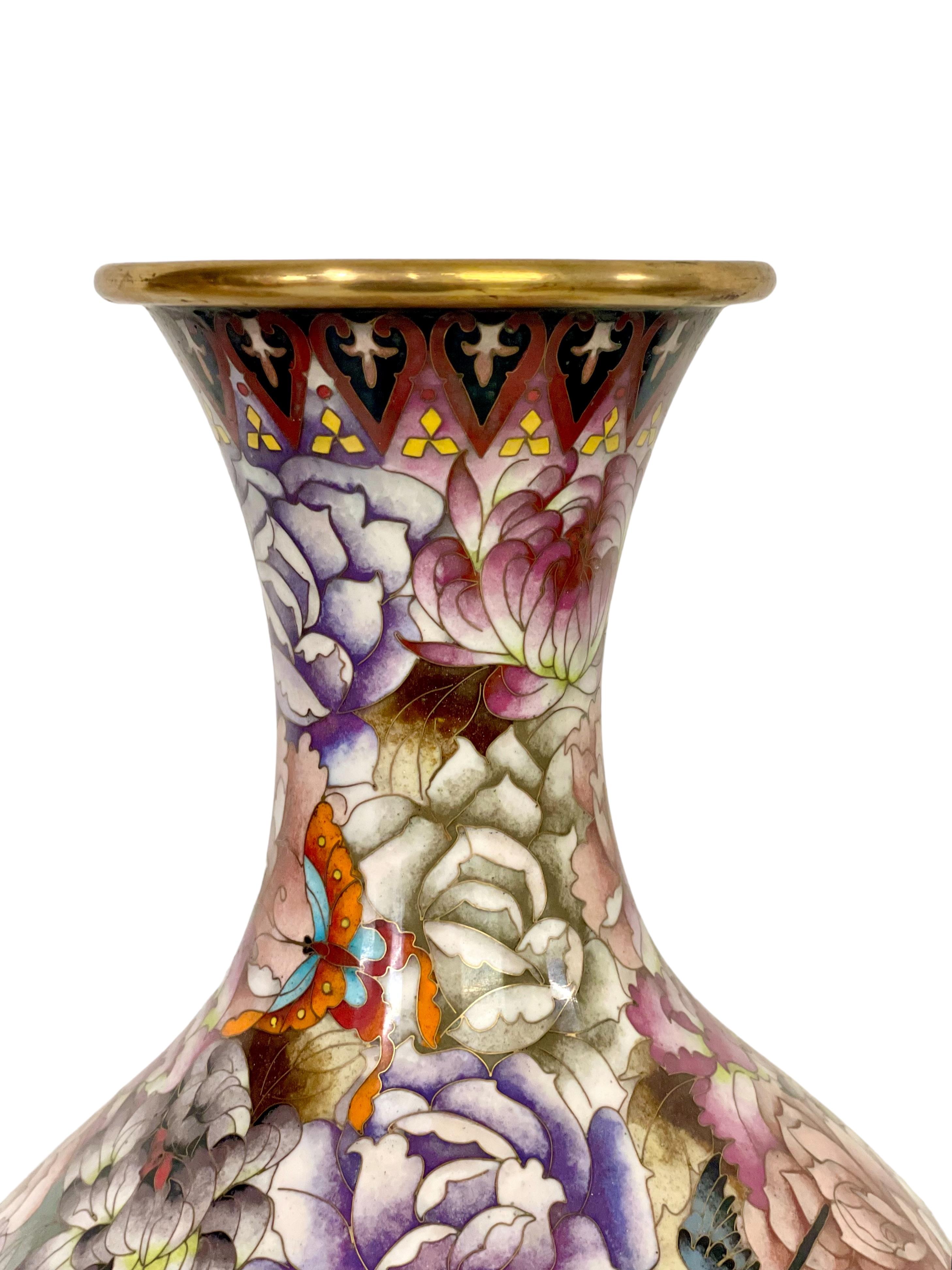 Coppia di grandi vasi cloisonné in vendita 6