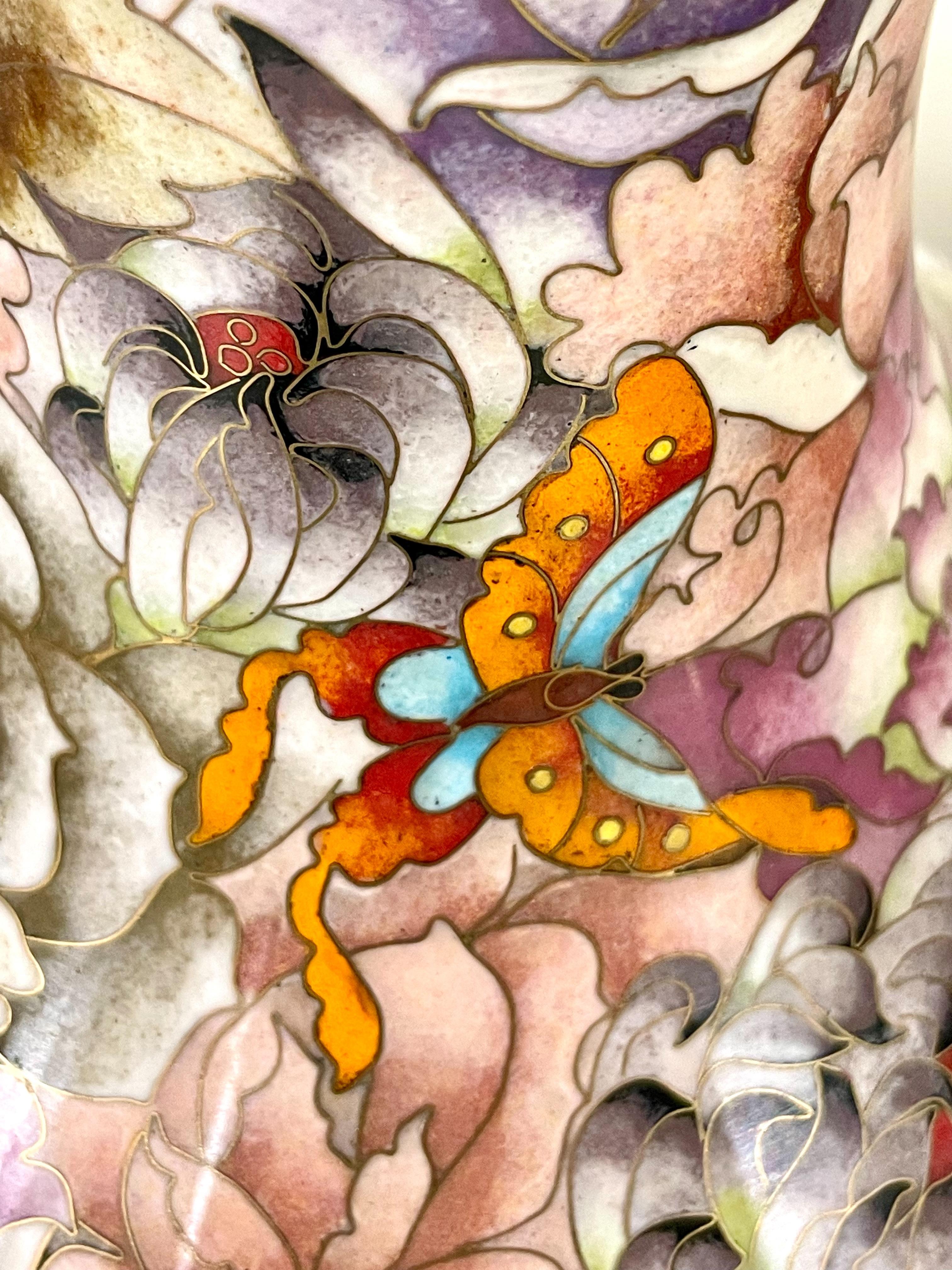 Coppia di grandi vasi cloisonné in vendita 8