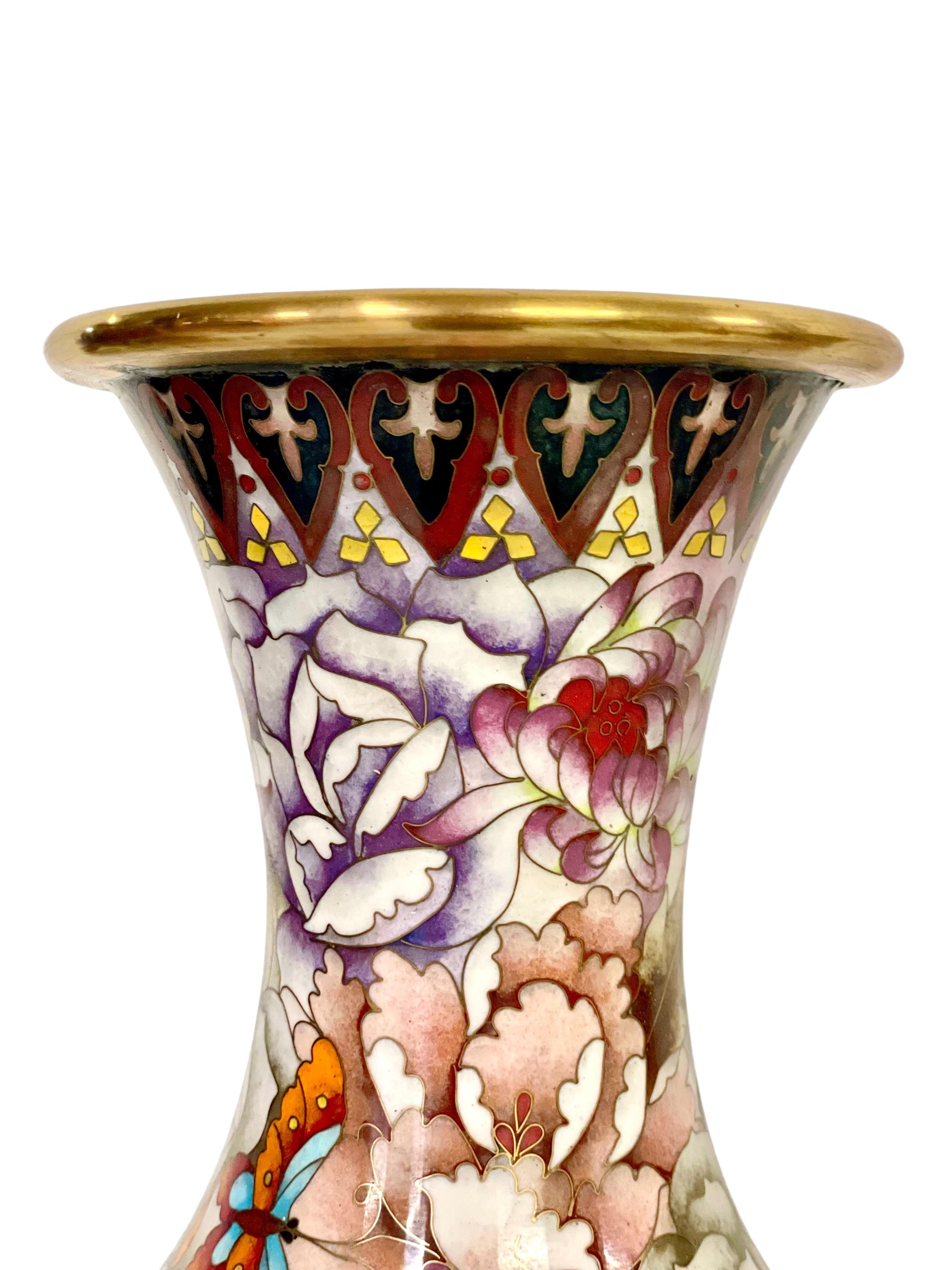 Coppia di grandi vasi cloisonné in vendita 10