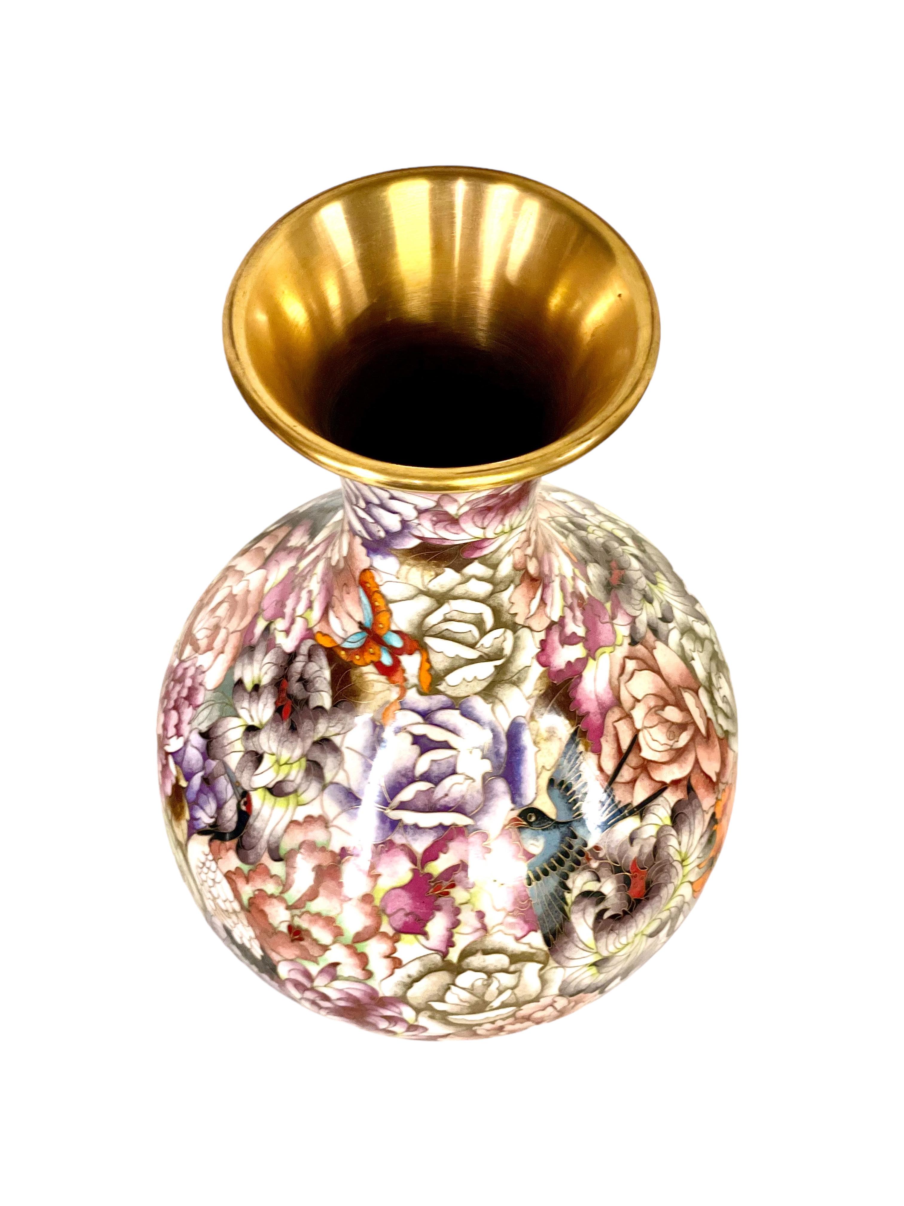 XX secolo Coppia di grandi vasi cloisonné in vendita